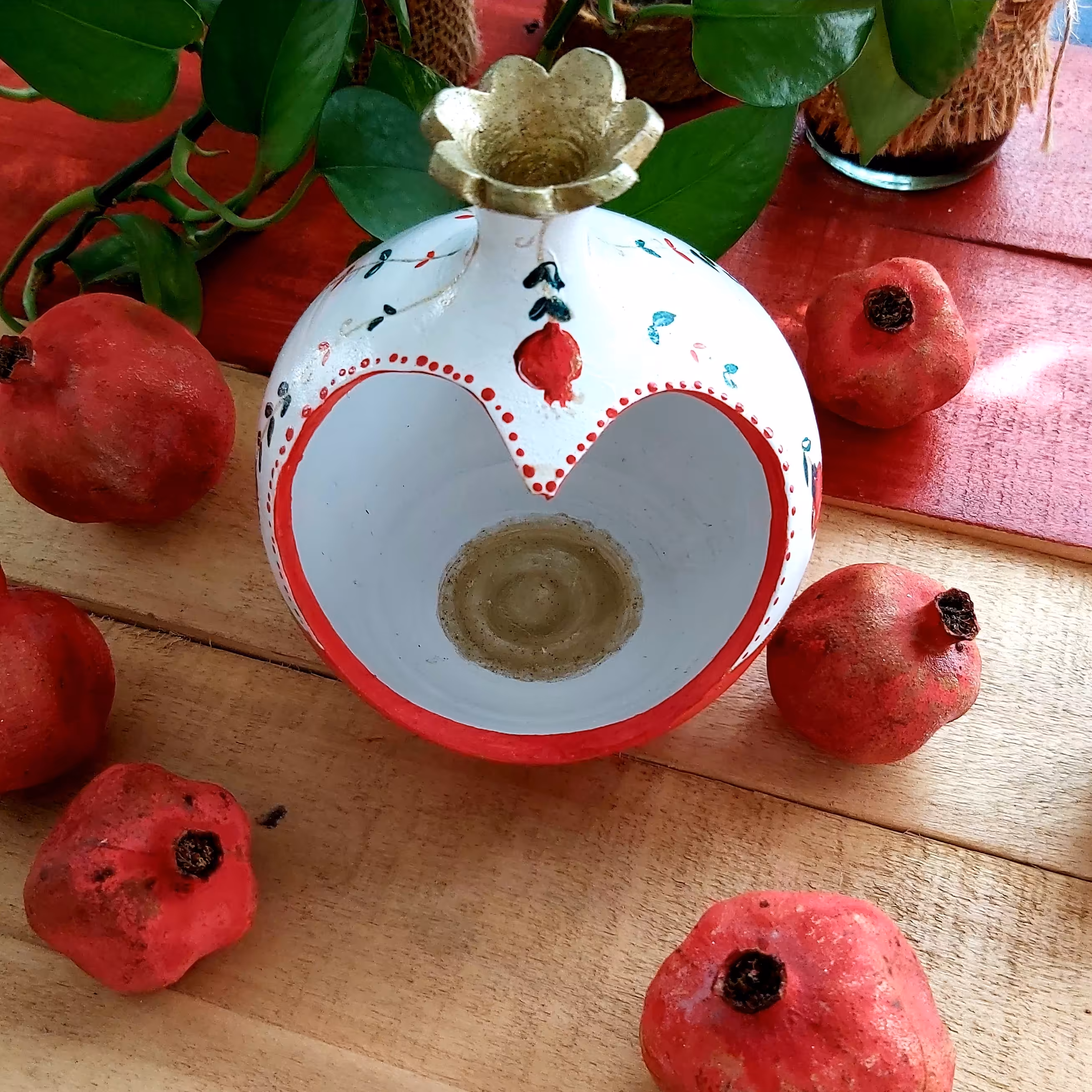 جا شمعی و دکوری و جا جواهری انار ابعاد 10در12سانتیمتر طراحی شده با دست و رنگ اکریلیک قابل  شستشو با اسکاج نرم و آب سرد