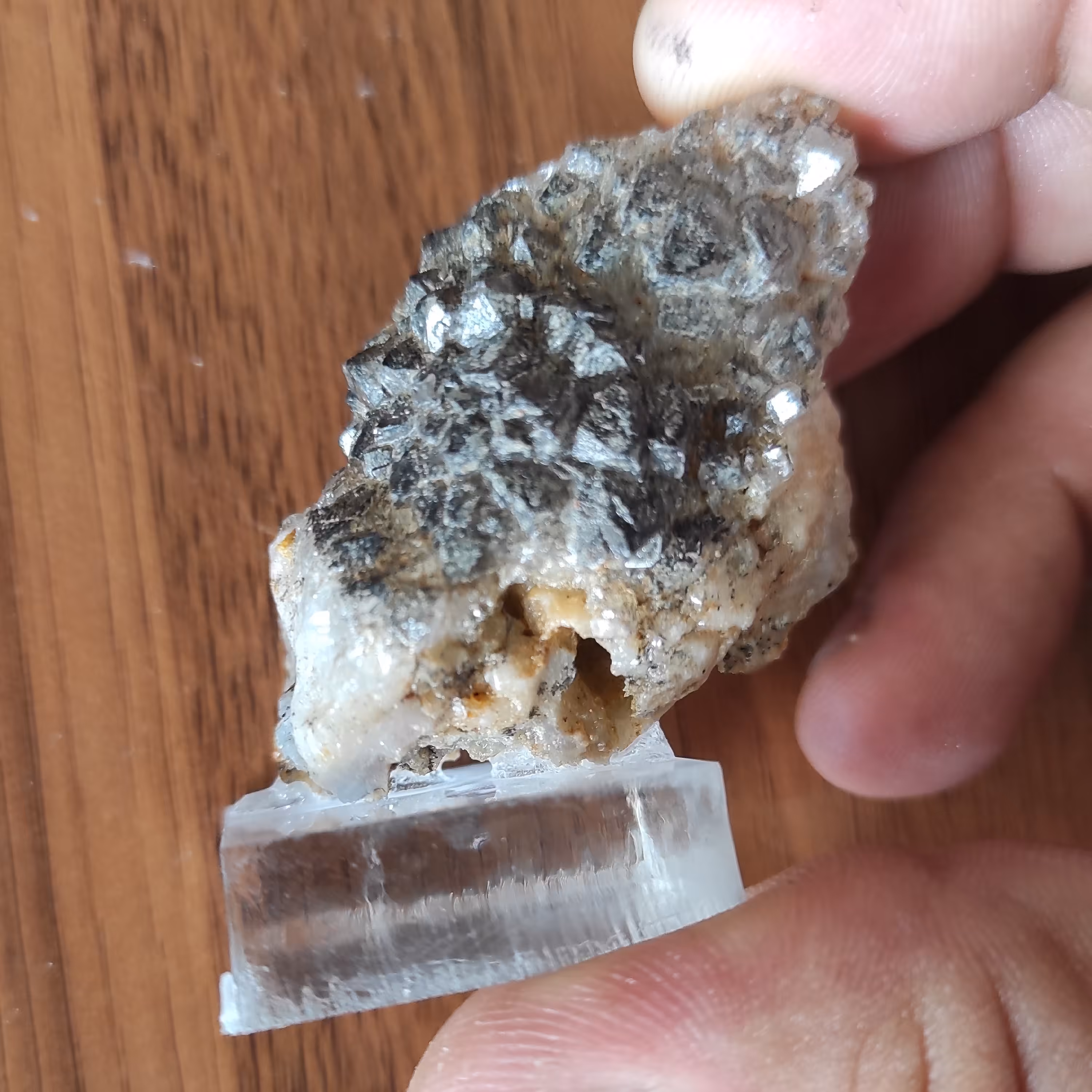 سنگ راف کلسیت مشکی پایه پلکسی دار KT7009