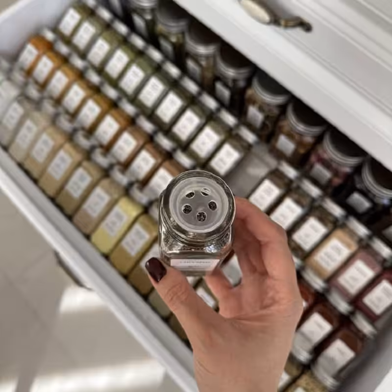 جاادویه با سری نمکپاش چهارگوش در کانتینری بسته 6 عددی