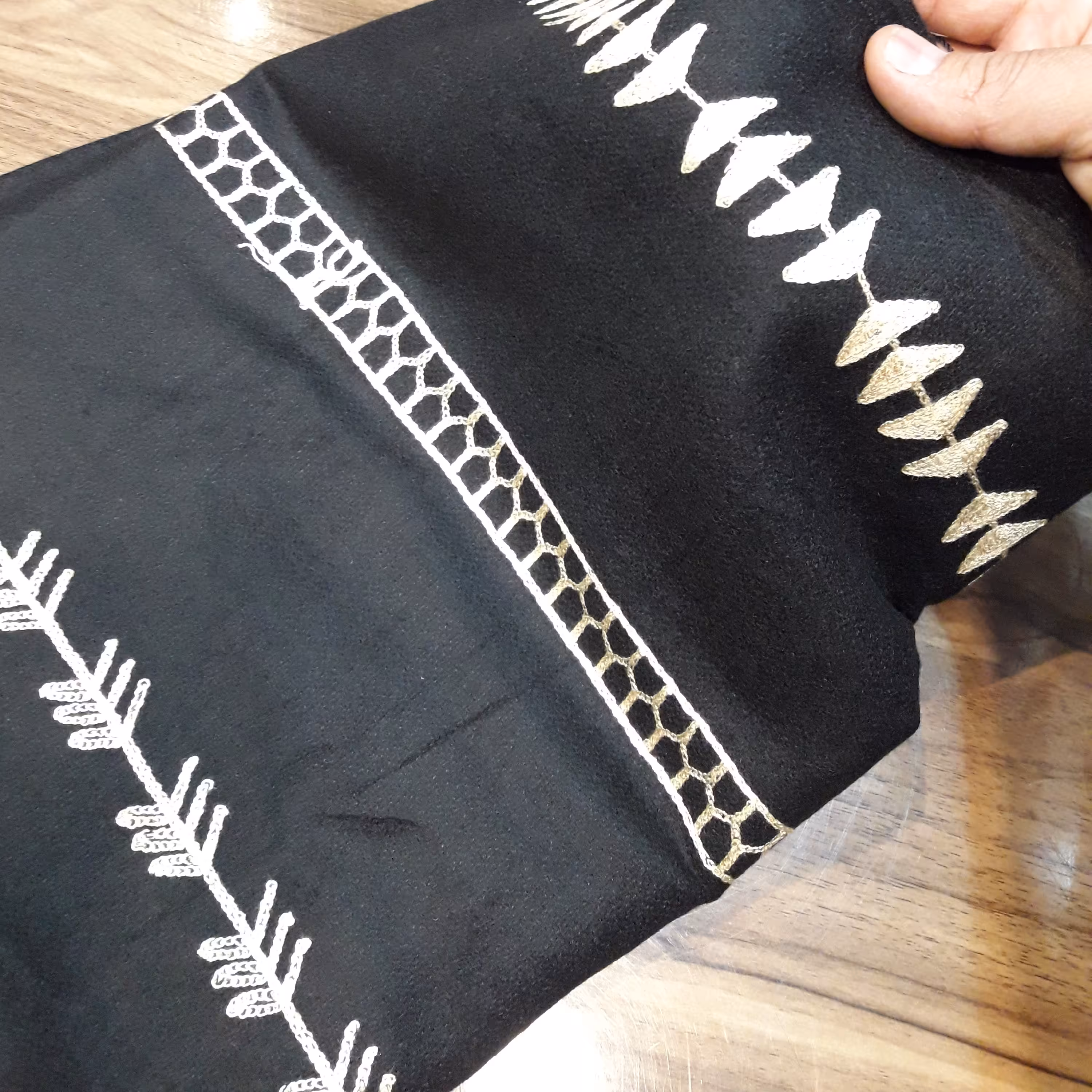 شال موهر مشکی لطیف