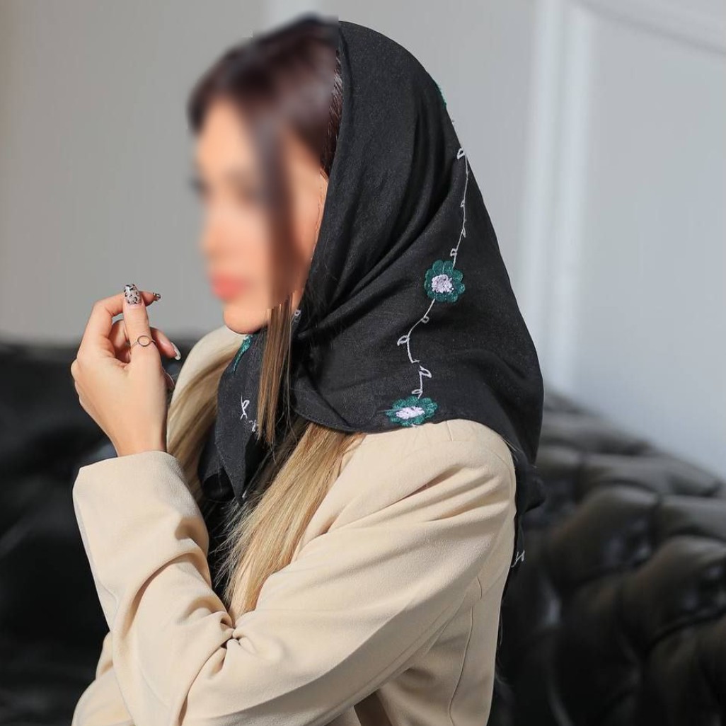 مینی اسکارف گلدوزی نخی زمینه مشکی با گل های سبز ارسال رایگان