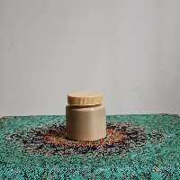 ارده کنجد کوچک ،  رنگ روشن و شیرین ، تولید شده از بهترین و شیرین‌ترین کنجد