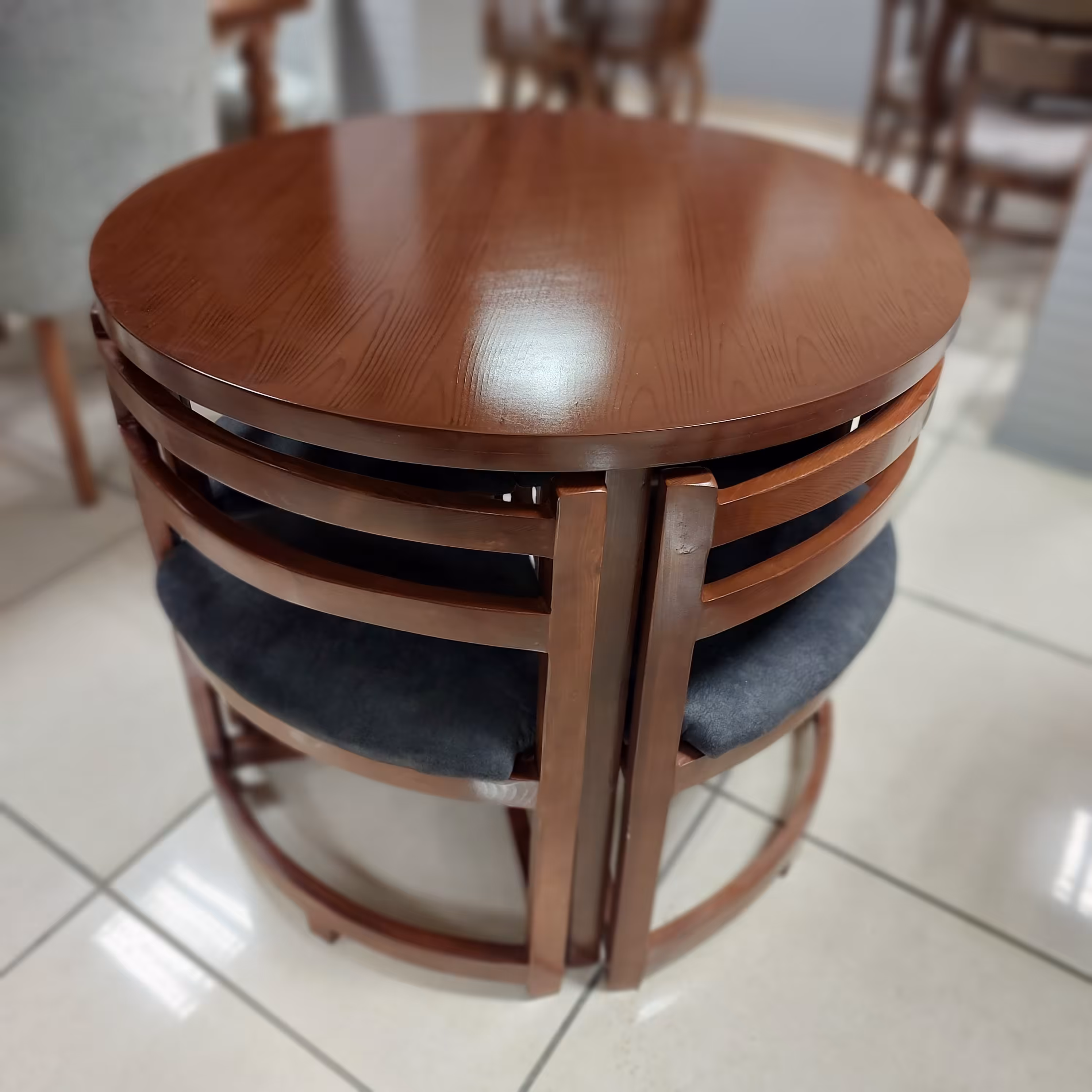 میز نهار خوری مدل کمجا،4 نفره،قابلیت رنگبندی و تعداد نفرات