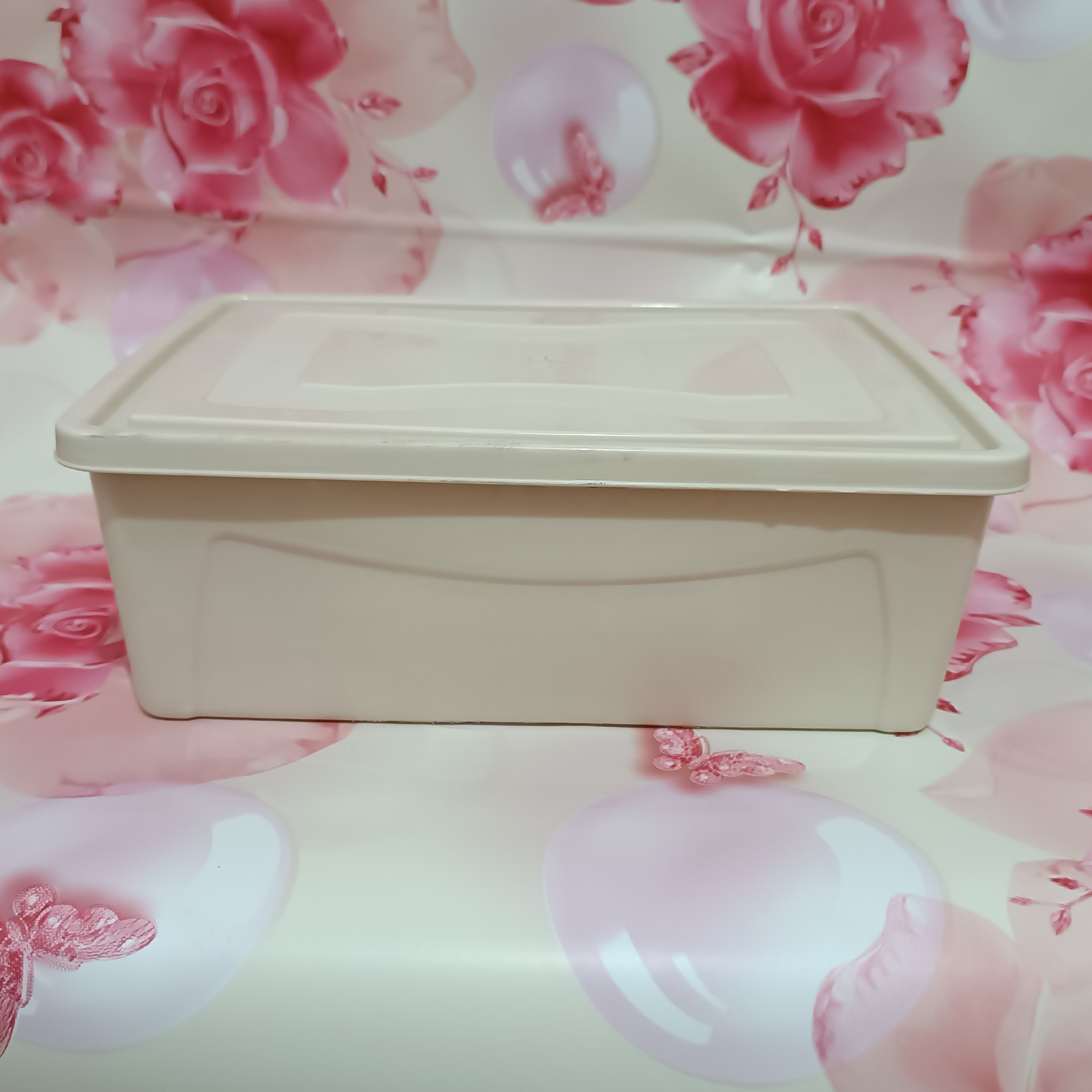 ظرف فریزری تکی،رنگ کرمی،طول26  عرض18  ارتفاع9