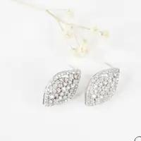 گوشواره میخی طرح برگ نقره زنانه