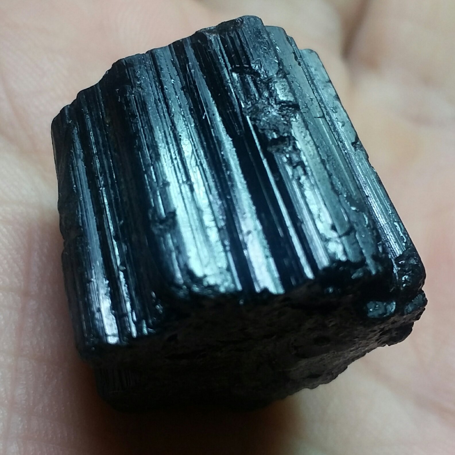 سنگ راف تورمالین شرول وارداتی ارزشمند شاهکار خلقت 100درصد طبیعی
بی نظیییر