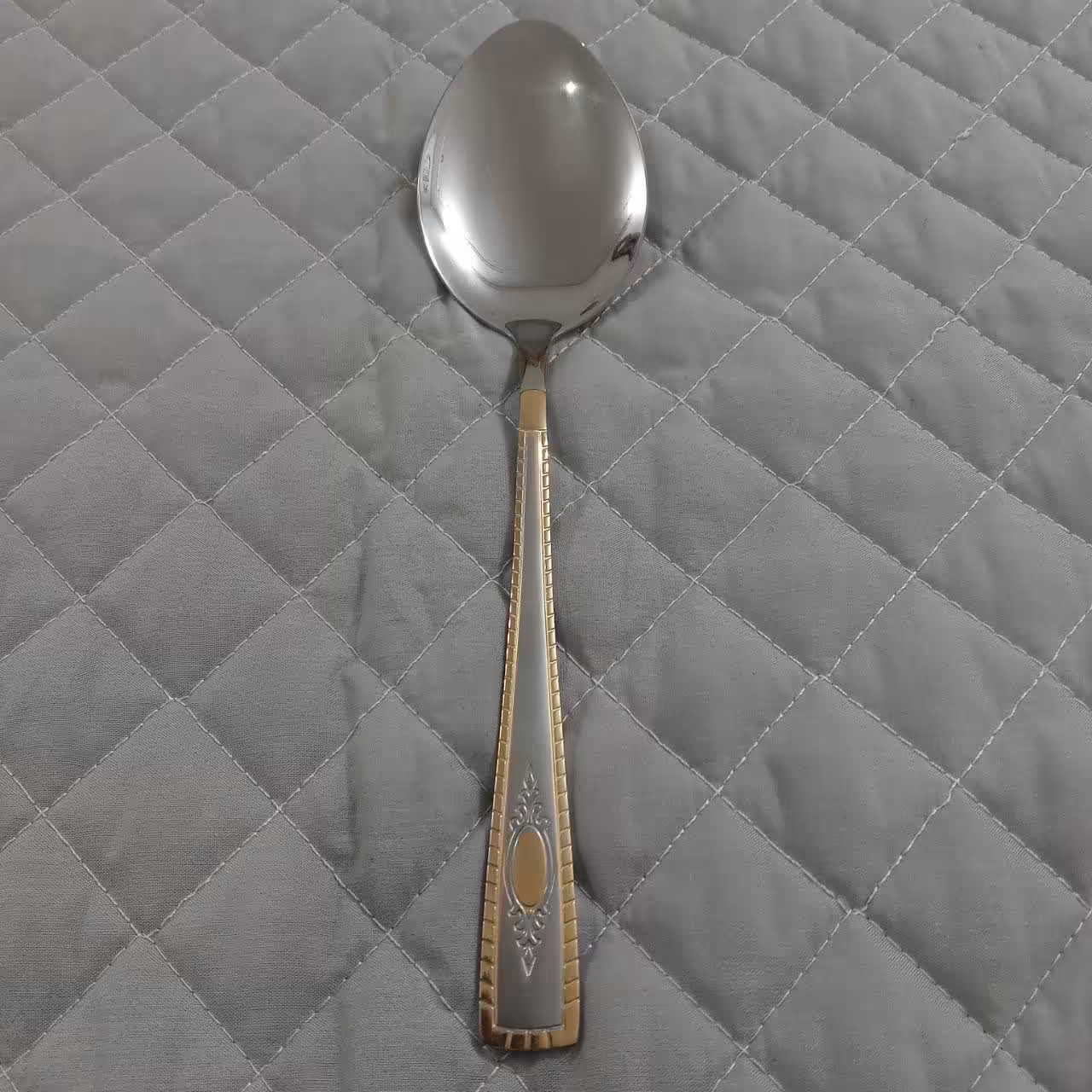 قاشق خورشت خوری طلایی مارک یونیک لایف بسته 1 عددی جنس استیل طول 25.5 سانت و ضخامت 3 میل جنس عالی 