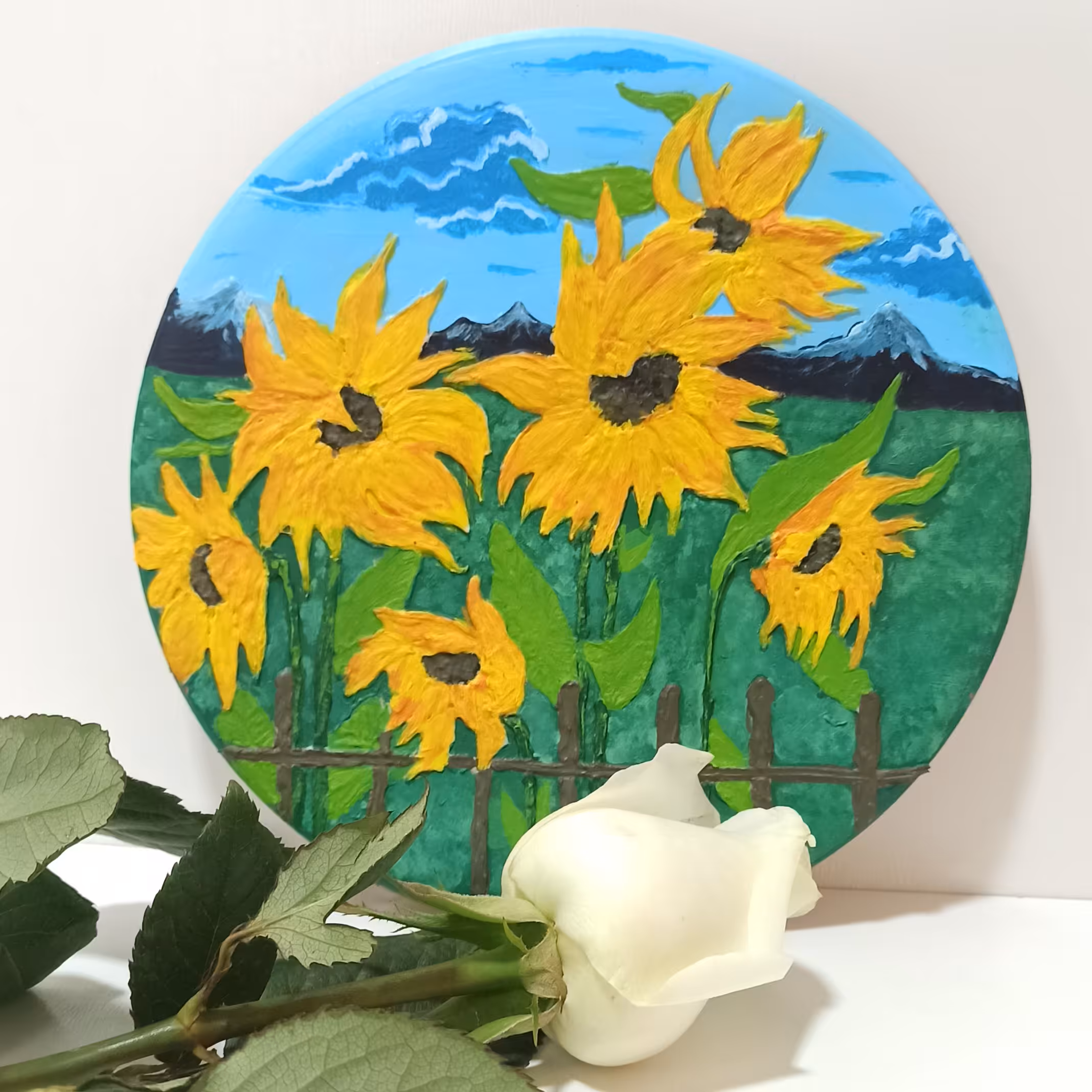 بشقاب دیوارکوب سفالی طرح گل آفتاب گردان