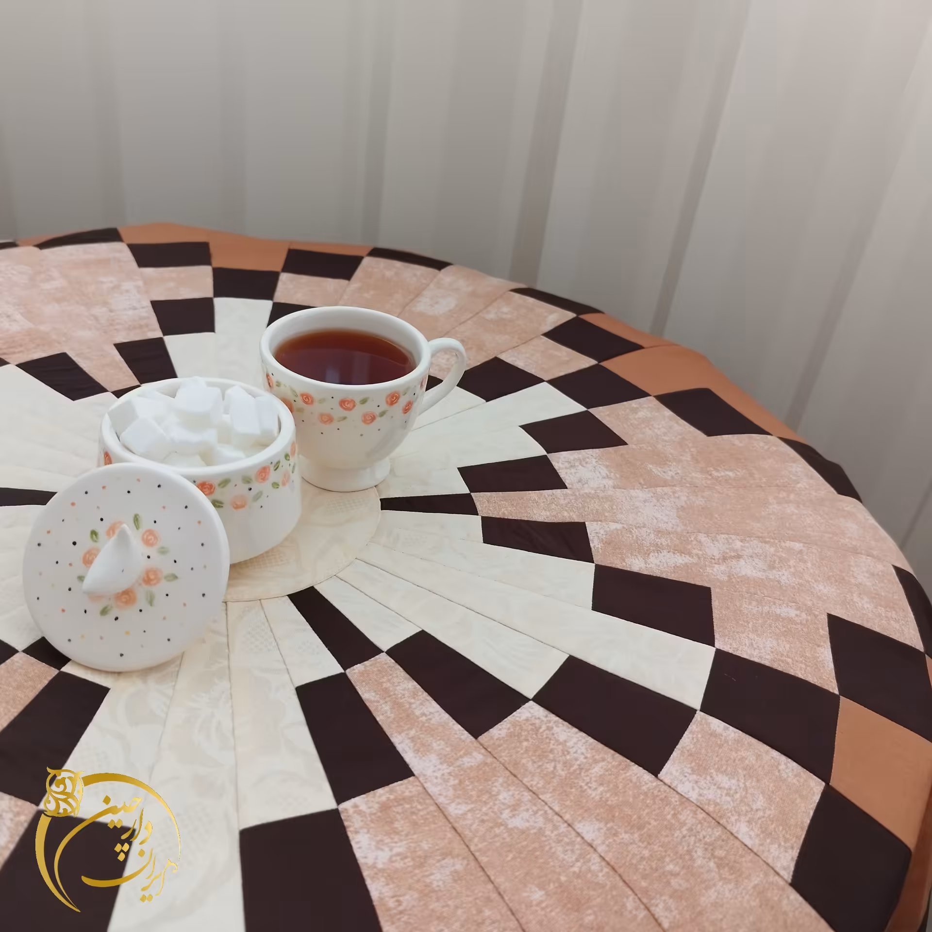 رومیزی گرد چهل تکه طرح بسکت قطر 150