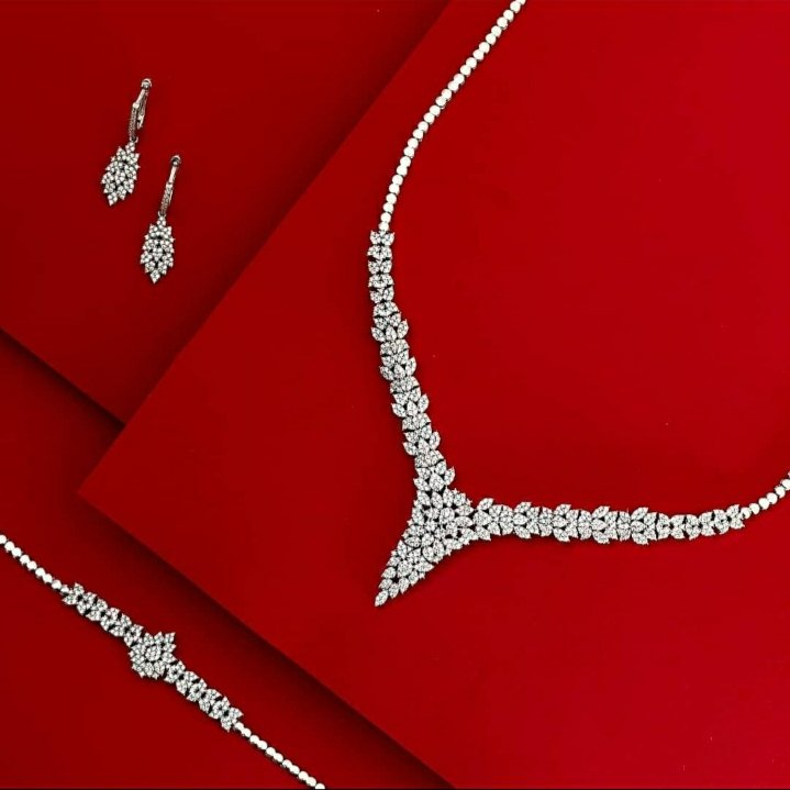 سرویس  نقره عیار 925و آبکاری طلا سفید  دقیقا مشابه طلا بدون ریزش نگین