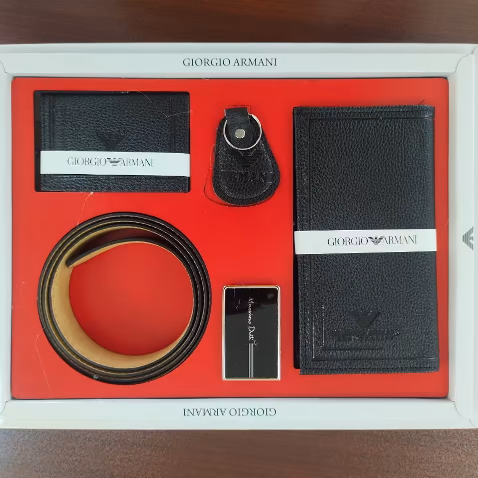 ست فوم چهار تیکه کیف پول و جاکارتی وجاکایدی و کمربند 