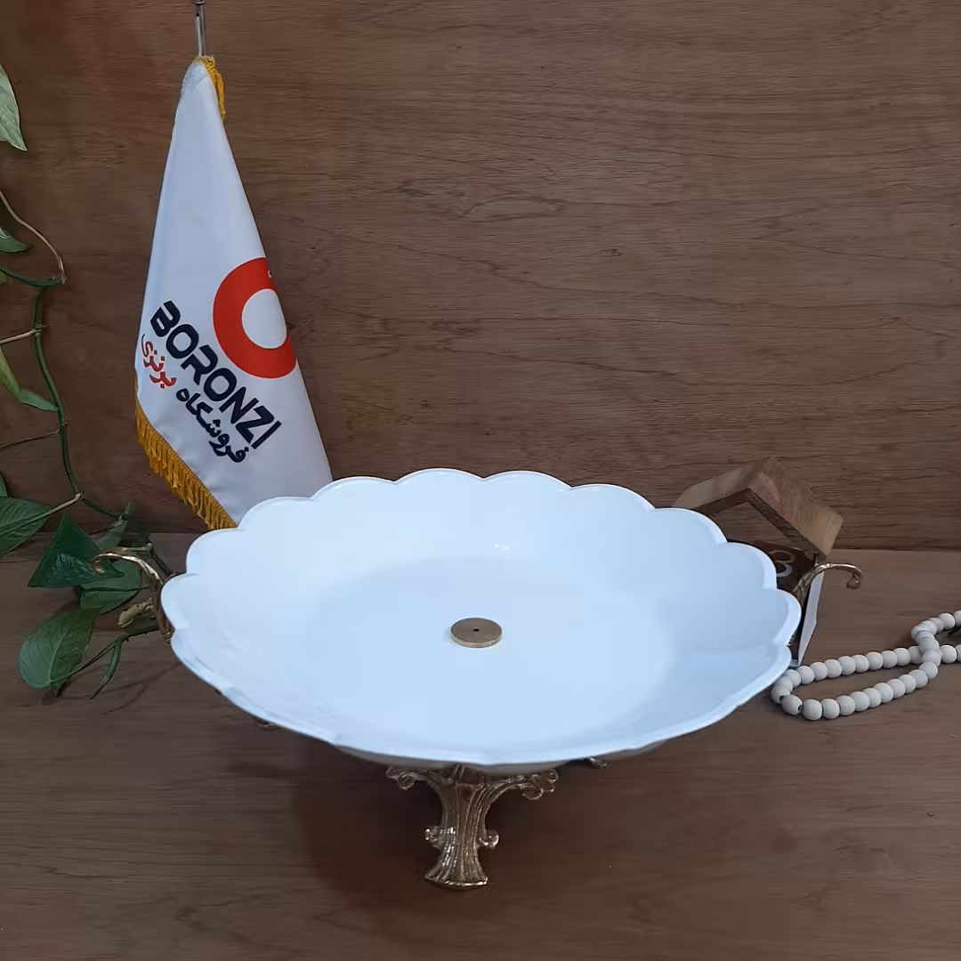 ست پذیرایی شامل کاسه آجیل، شیرینی خوری، میوه خوری و شکلات خوری 