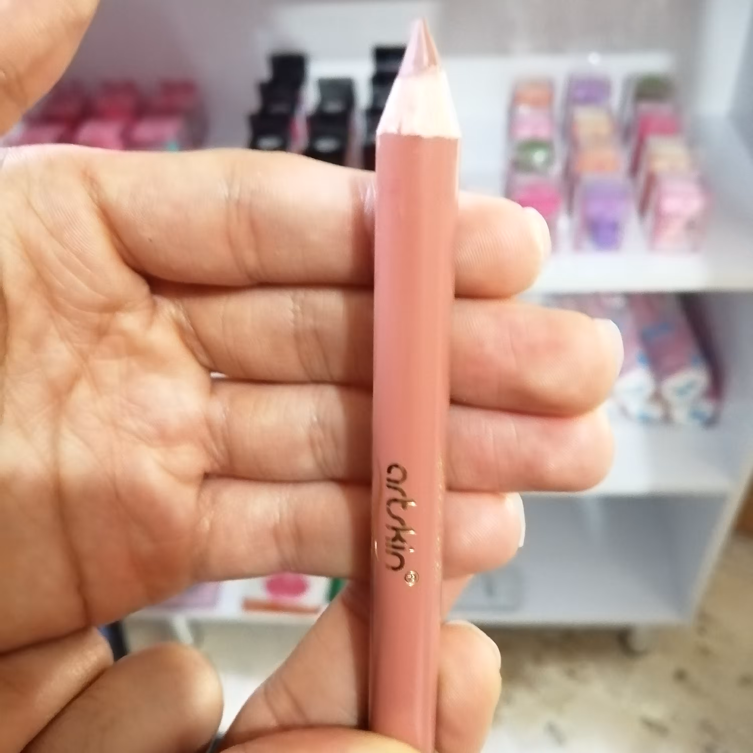 رژ لب مدادی آرت اسکین شماره 012