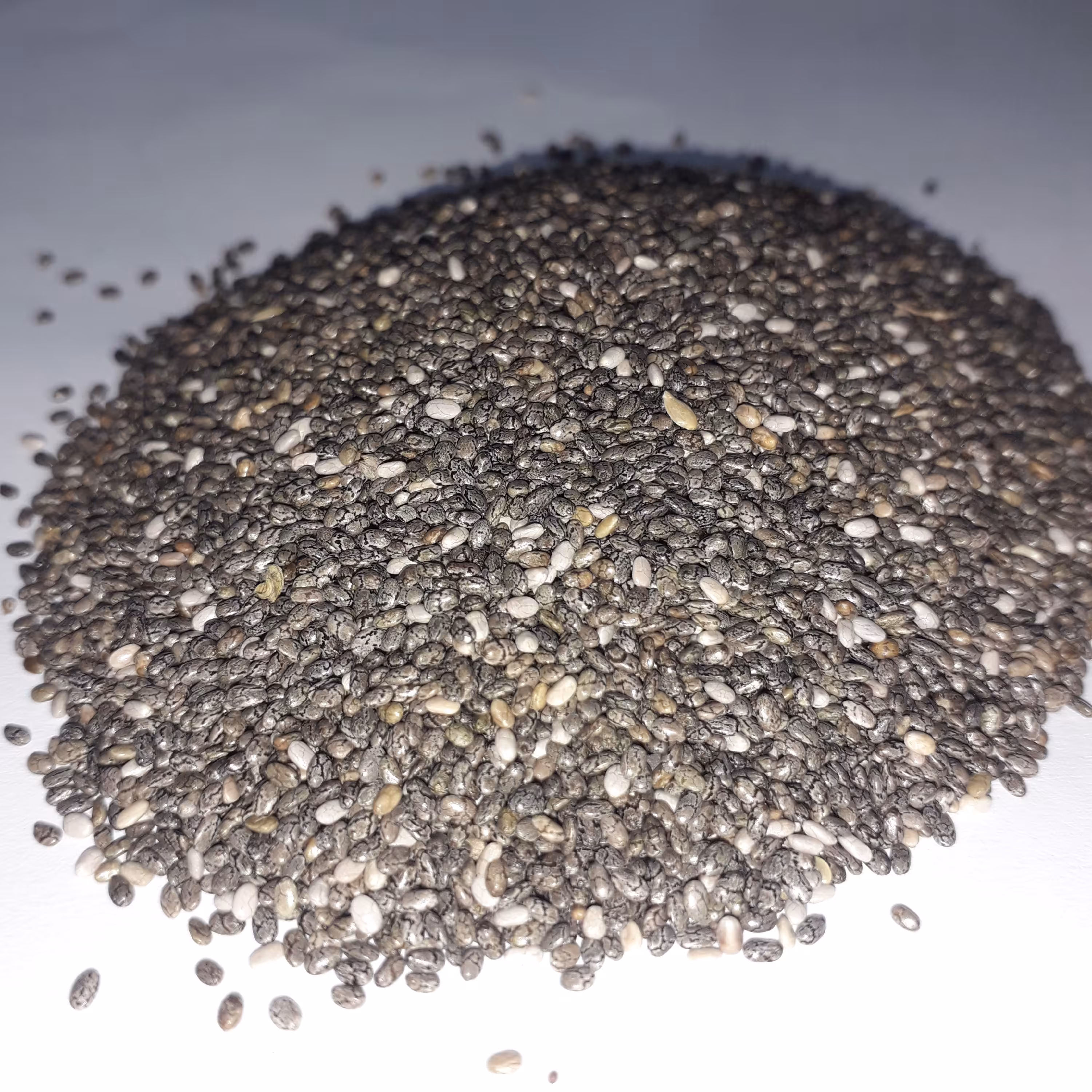 دانه چیا در بسته بندی 1000 گرمی