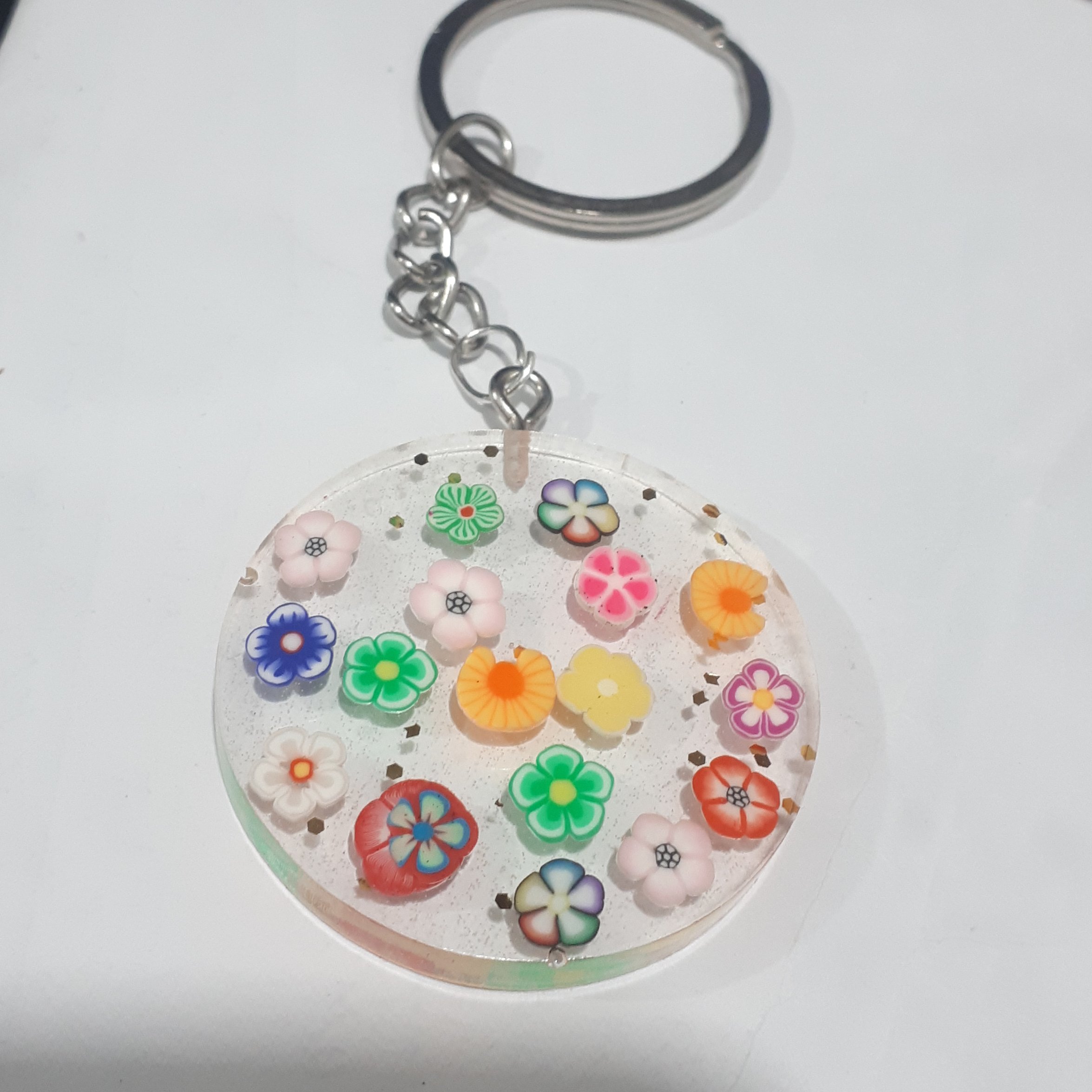 جاکلیدی رزینی دستساز  دایره با طرح شکوفه های بهاری