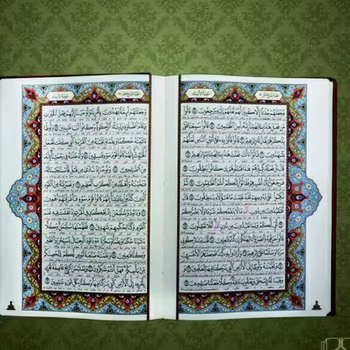 قرآن عثمان طه، ترجمه شیخ حسین انصاریان، با جلد و قاب کشویی چرم نفیس و تذهیب زیبا