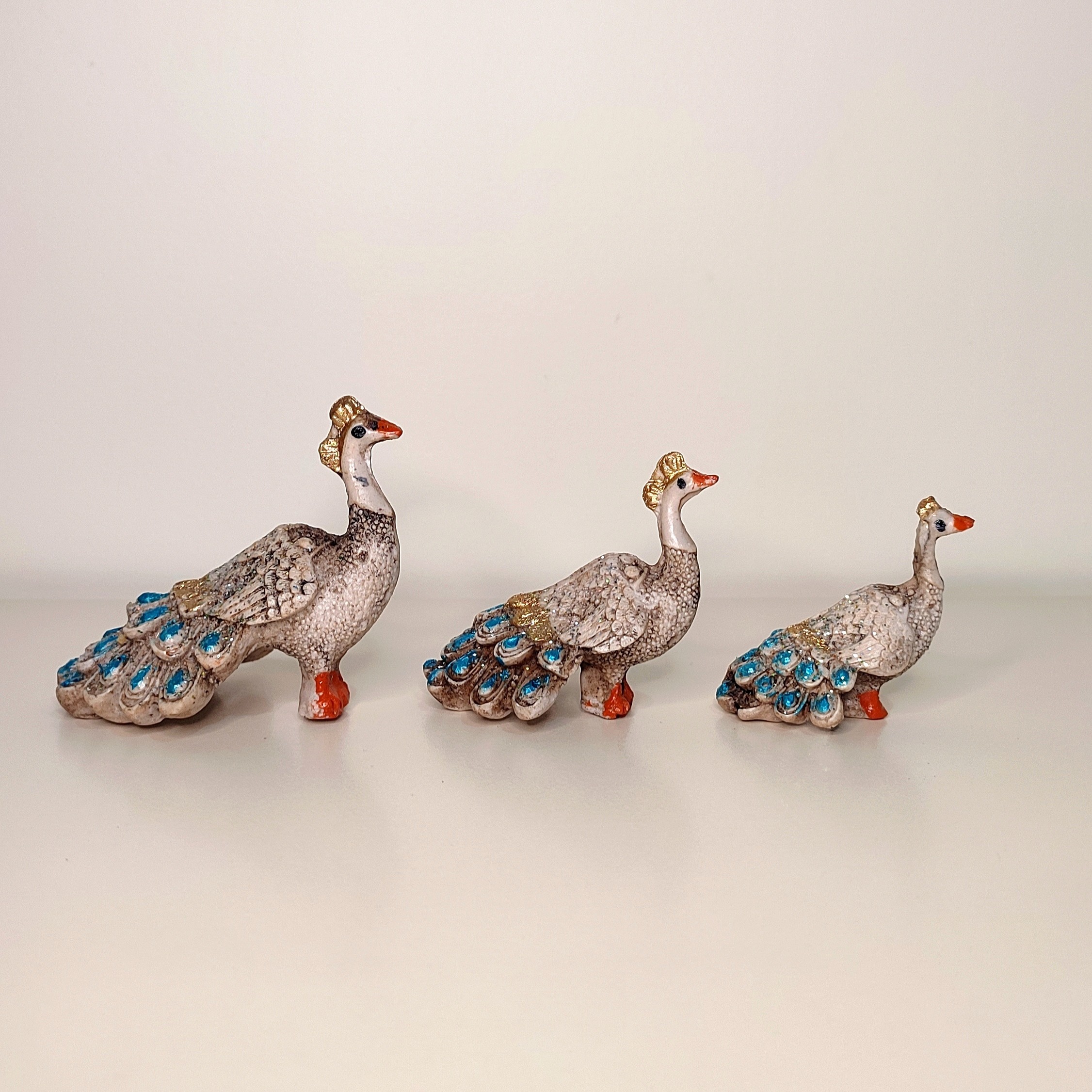 مجسمه طاووس سه تایی جنس پلی رزین
ابعاد 7 در11 در8 6در9در7 5در7در6