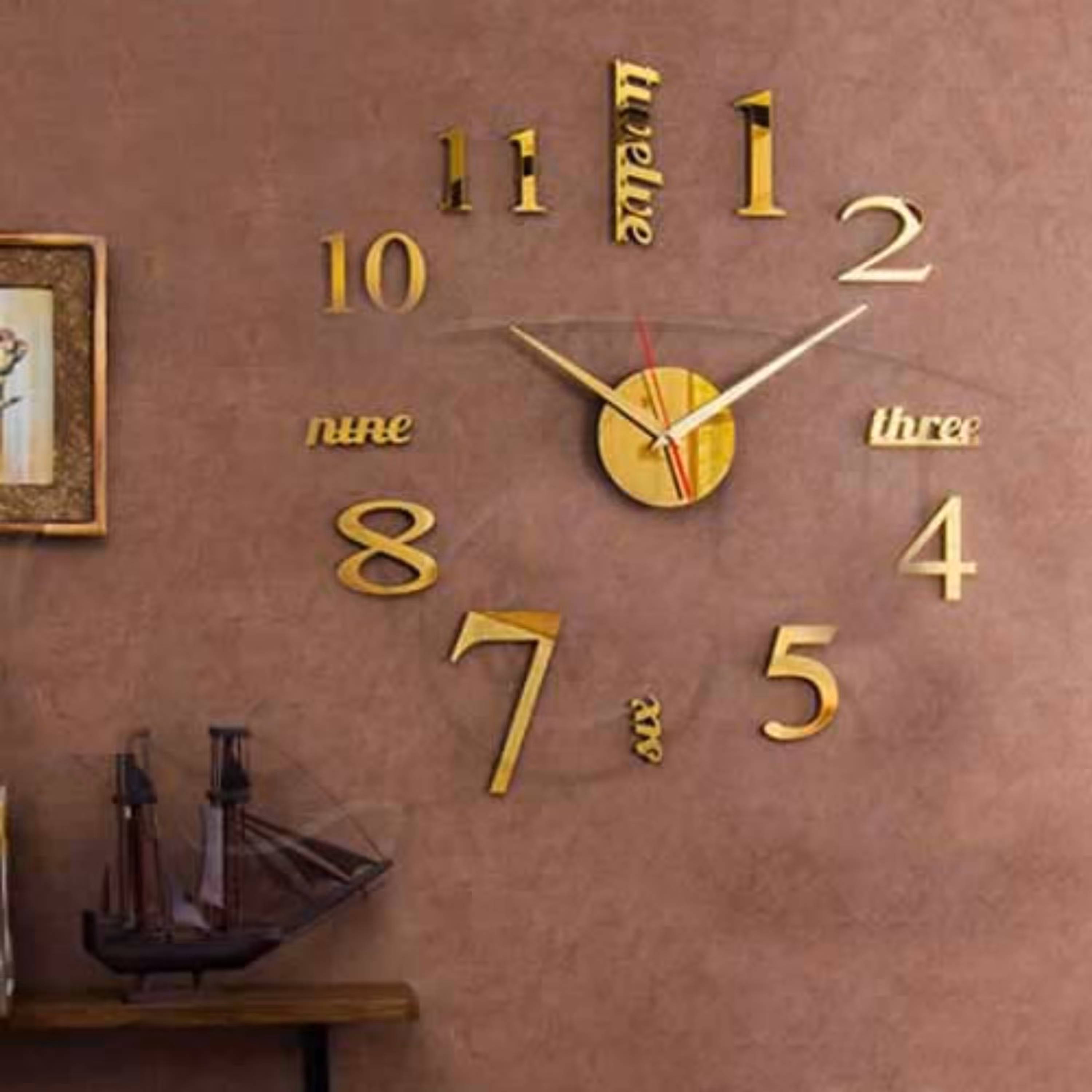 ساعت دیواری فانتزی طرح نامبر جنس طلایی براق