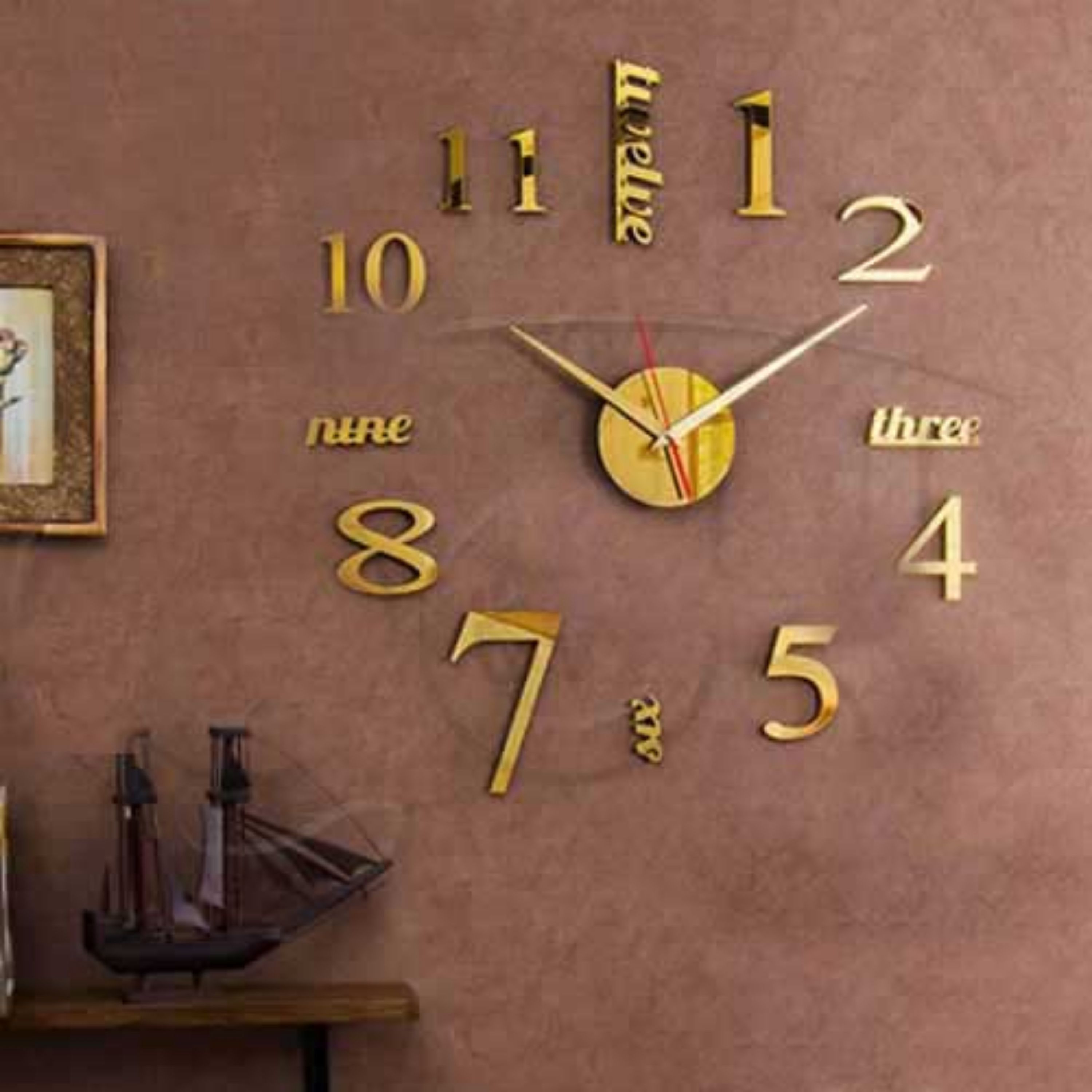 ساعت دیواری فانتزی طرح نامبر جنس طلایی براق