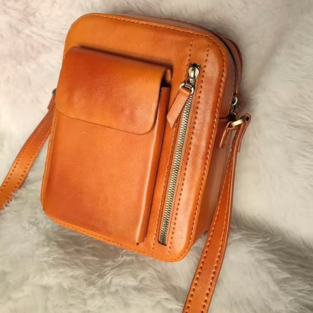 کیف دوشی چرم طبیعی گاو دست دوز28*22