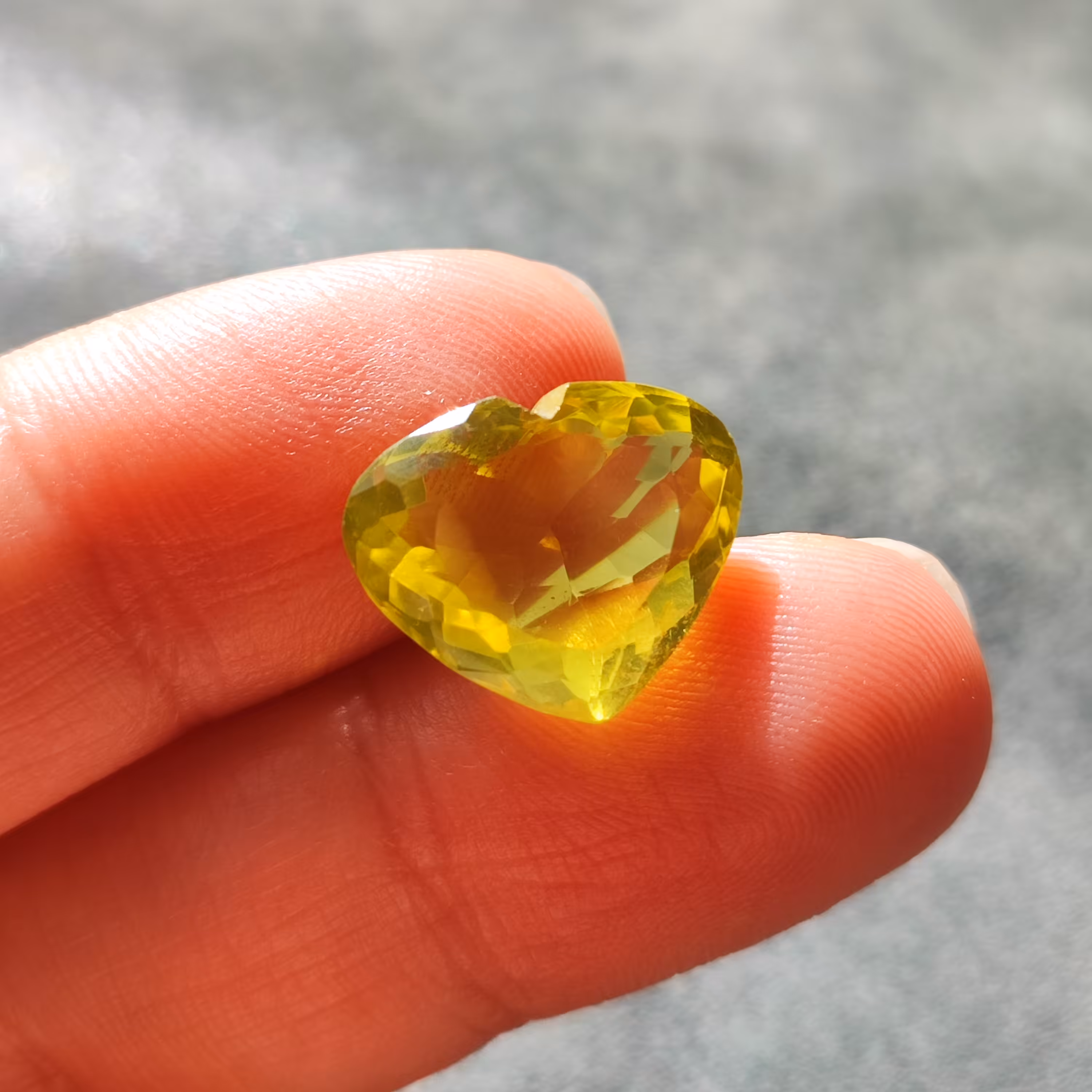 لمون کوارتز درجه یک تراش قلبی