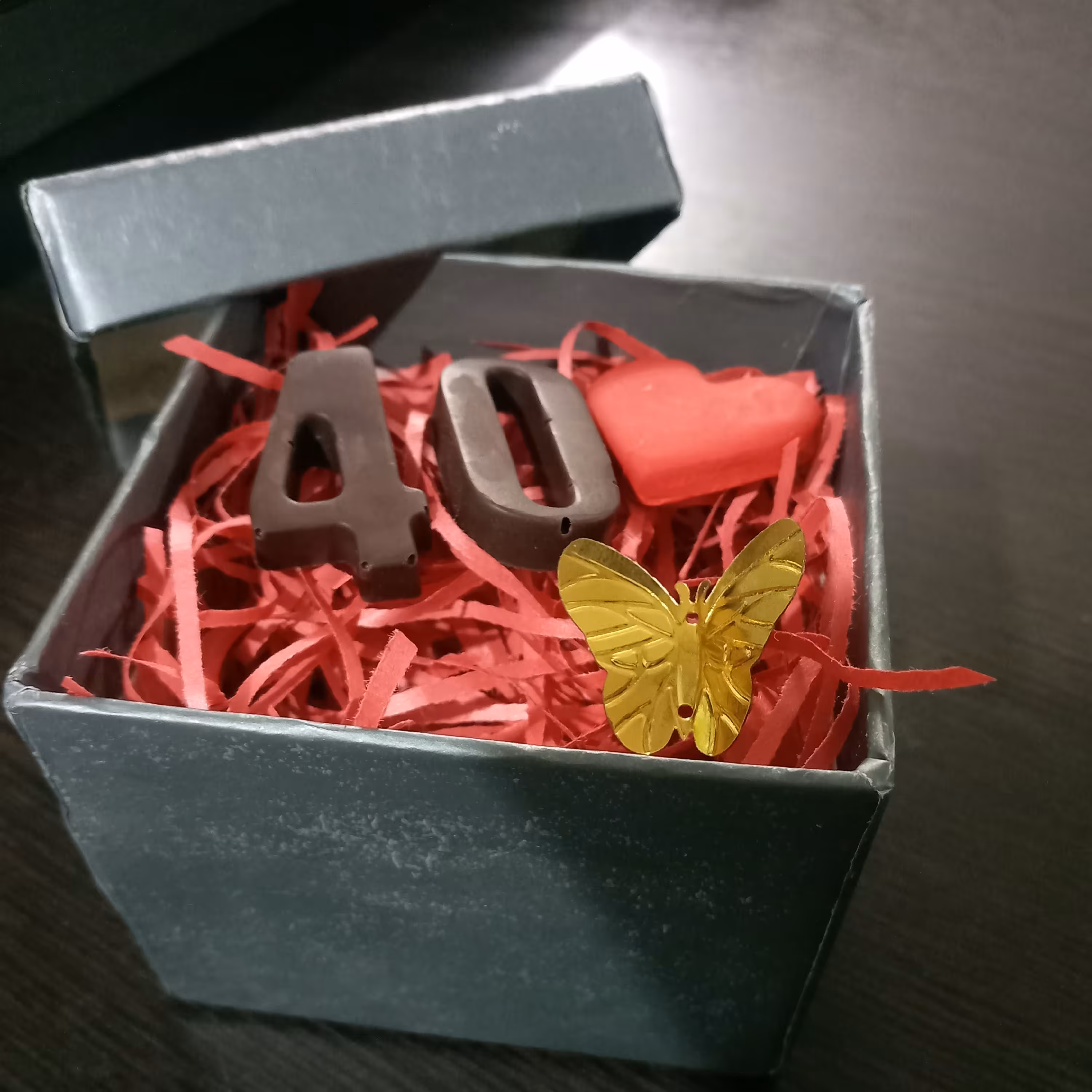 باکس فانتزی ولینتاین (هزینه ی  ارسال پس کرایه)شکلات اسمی  و عددی شکلاتی  به صرفه و اقتصادی