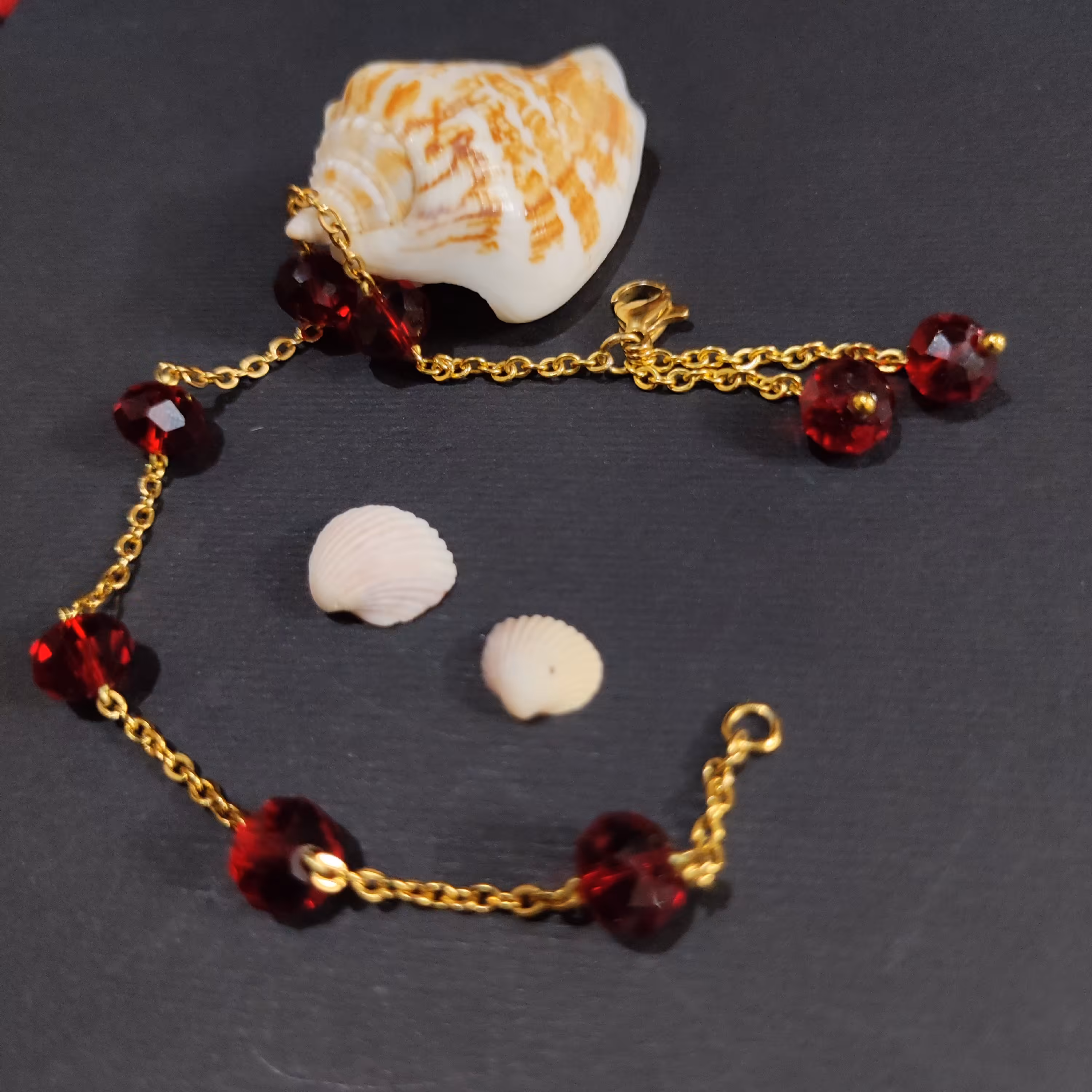 دستبند کریستالی با زنجیر استیل و مهره ی یاقوتی رنگ