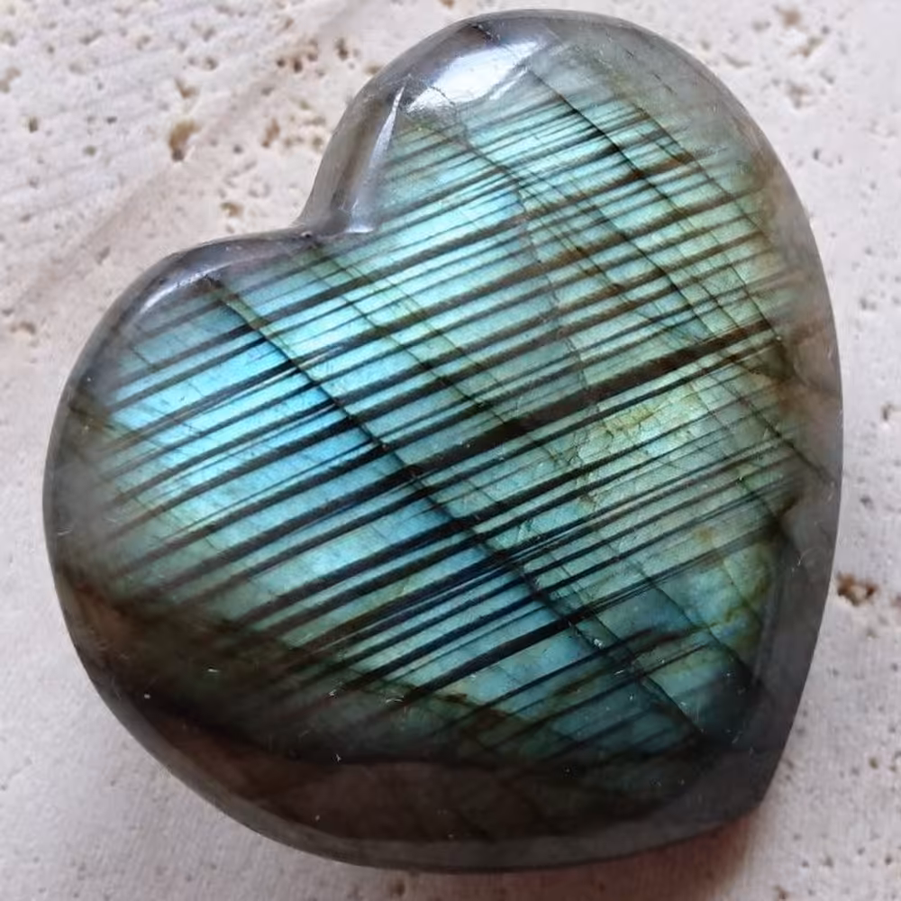 لابرادوریت تراش قلب ماداگاسکار معدنی (با لابرادورسنسی آبی دو طرفه)