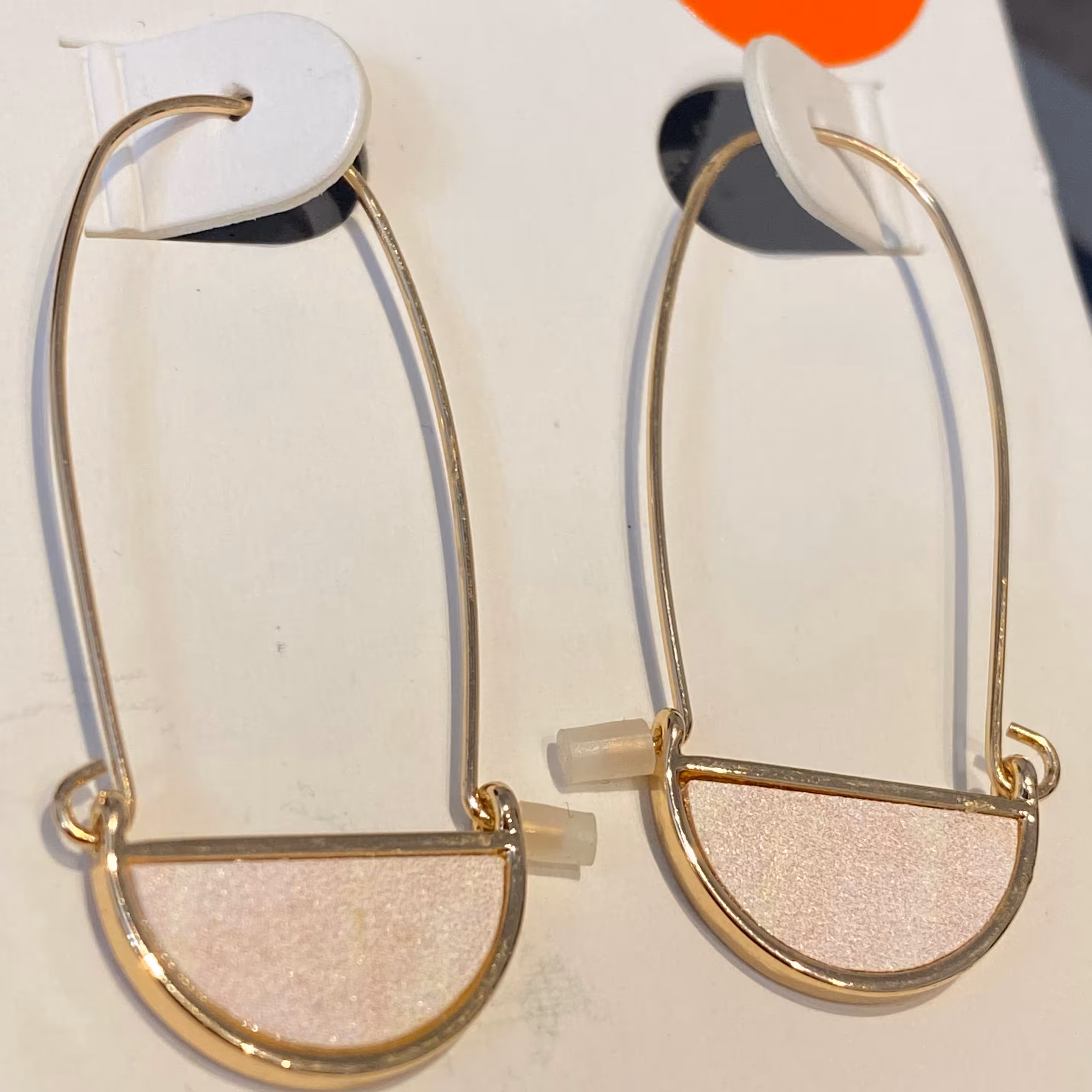 گوشواره ای خاص و جذاب
وارداتی
ضدحساسیت
فاقدنیکل
مناسب کادوتولد