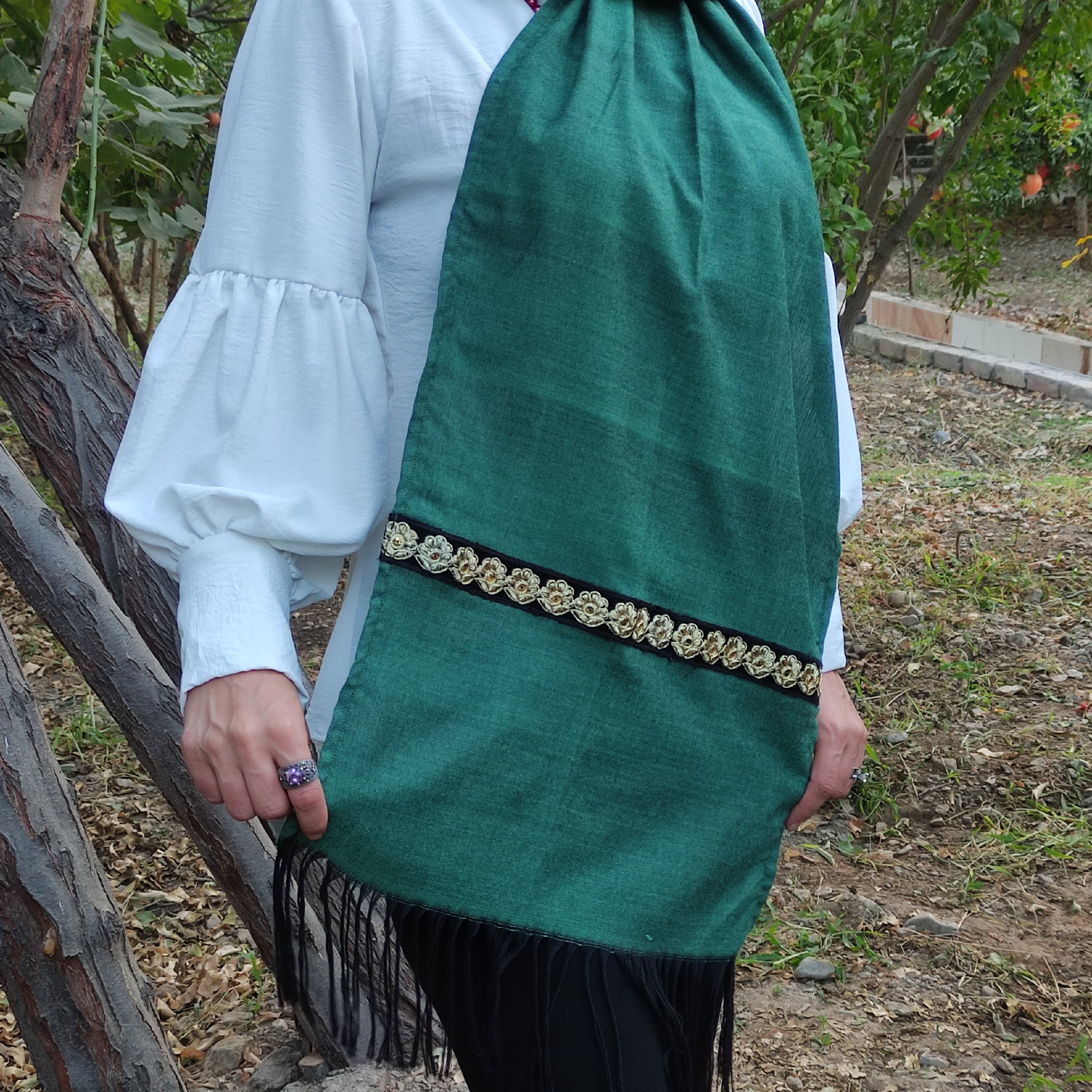 شال دستبافت نواردوزی شده شَعربافی