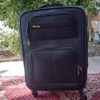 چمدان مسافرتی    سایز بزرگ و متوسط در رنگهای بنفش  و مشکی  و قهوه ای  وزرشکی 