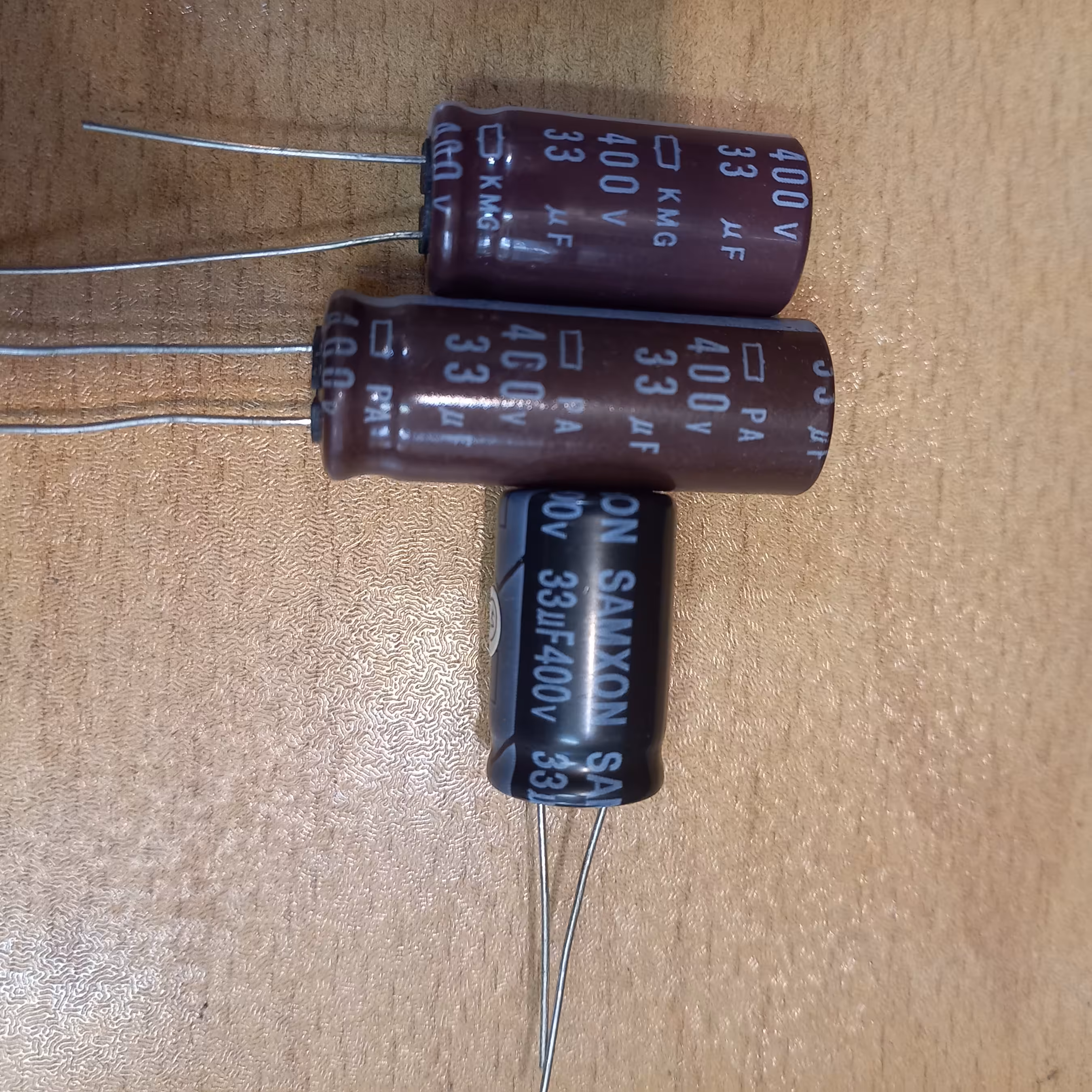 خازن الکترولیت 33 میکرو فاراد 400 ولت  پک بسته  10عددی کد محصول 66