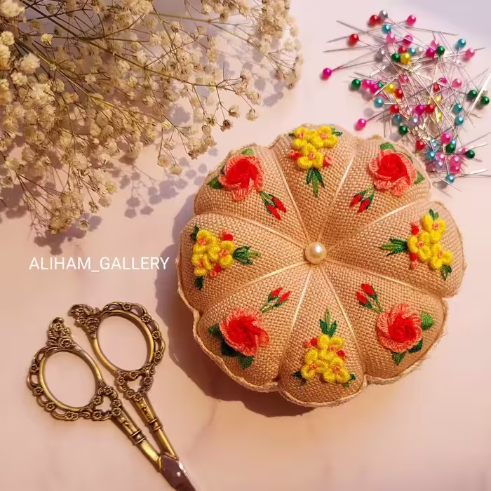 جاسوزنی گلدوزی شده با دست