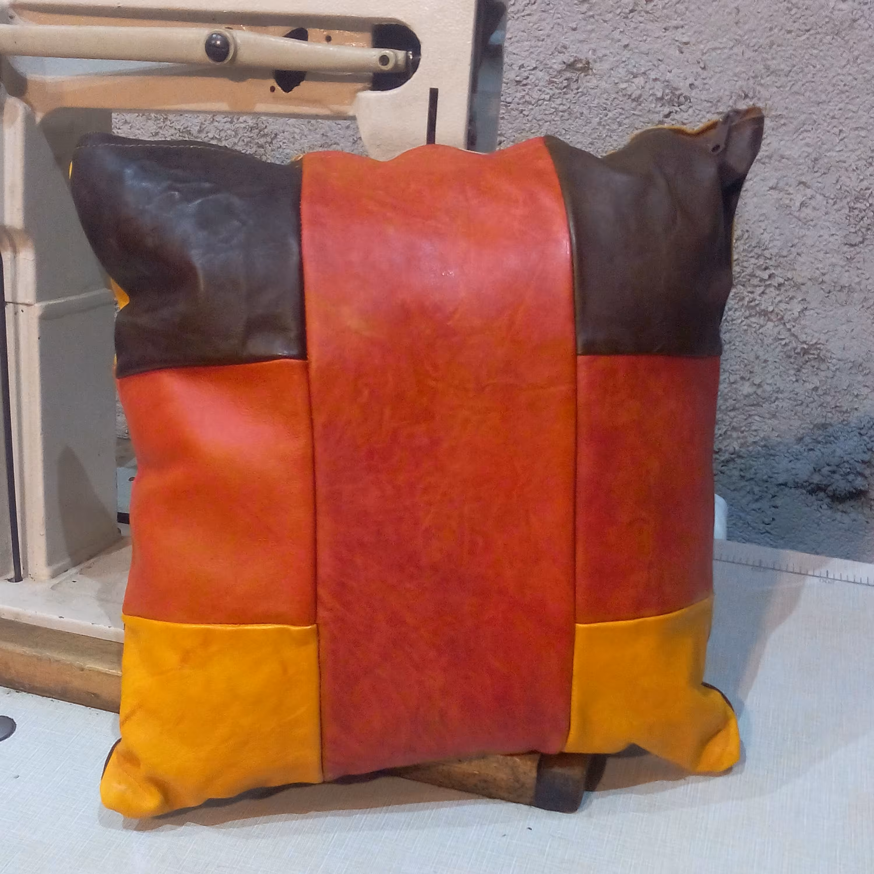 کاور کوسن چرم کد 6