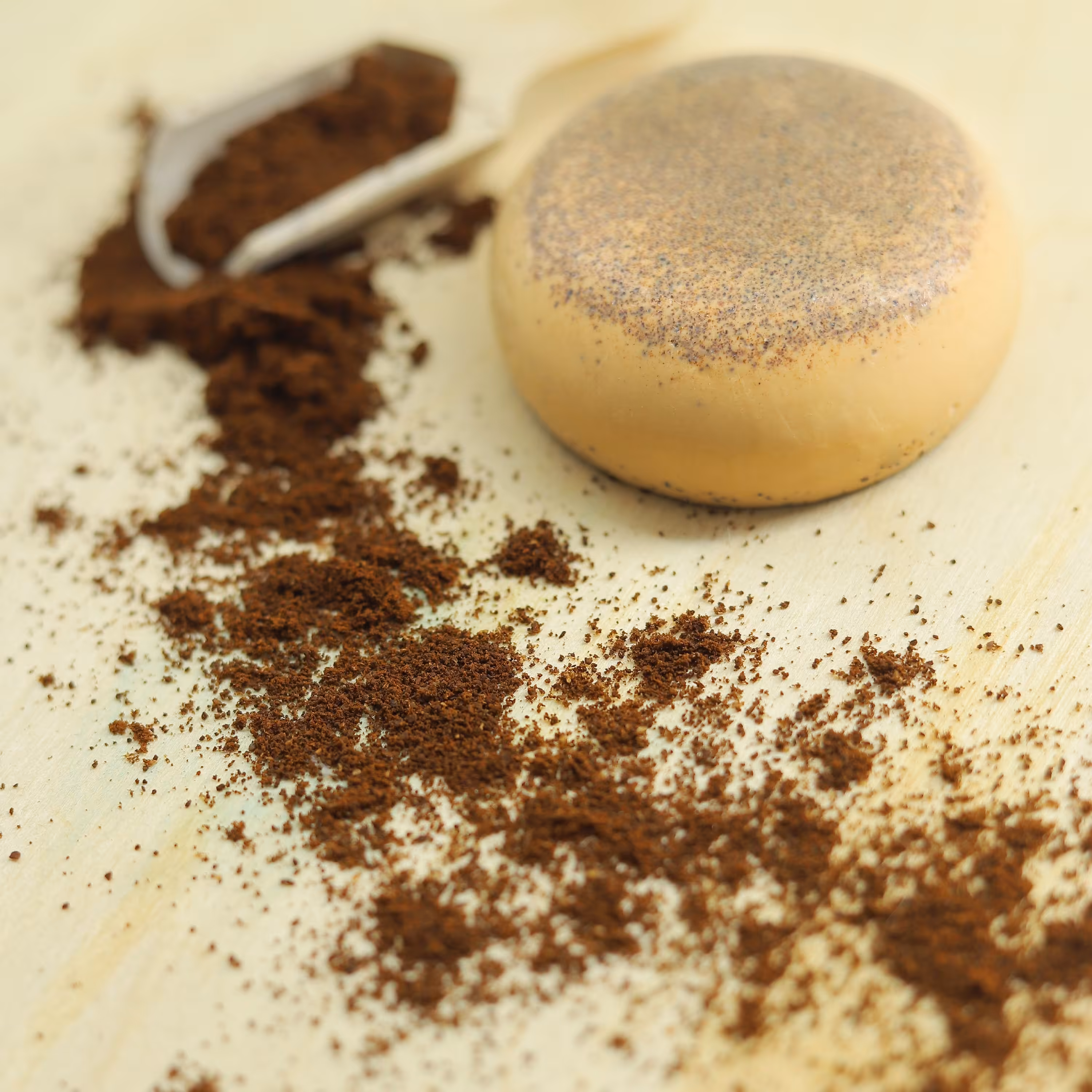 صابون گیاهی قهوه ( لایه بردار و شفاف کننده پوست )