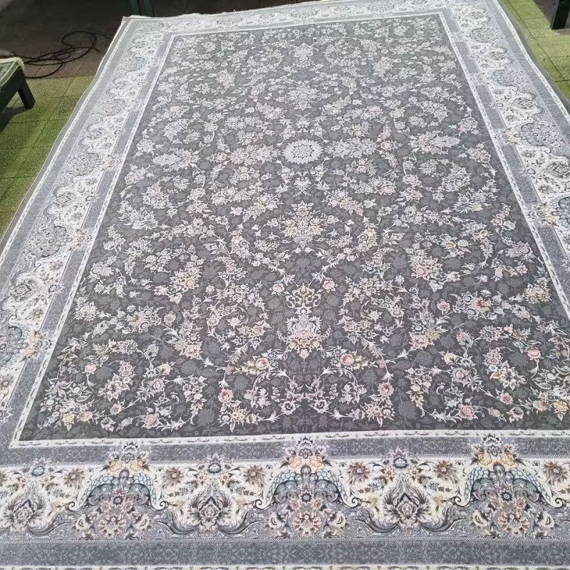 فرش ماشینی پاتریس 1500شانه طرح افشان سی گل طوسی کناره یک در یک و نیم متری