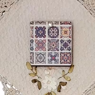 آینه کیفی با در چرخشی چوبی مدل سنتی