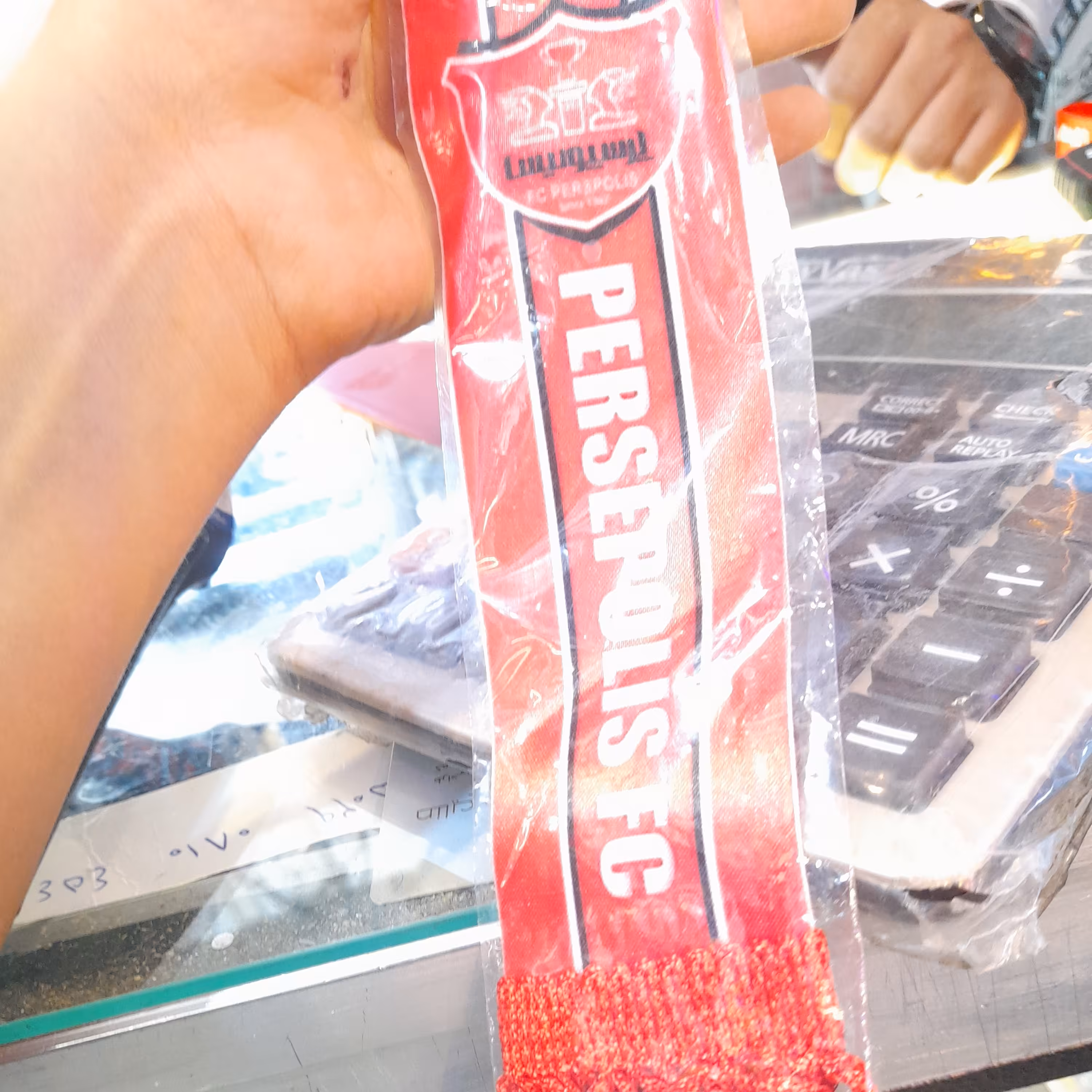 پرچم آویزی پرسپولیس برای پرسپولیسی ها   قابل استفاده برروی شیشه 