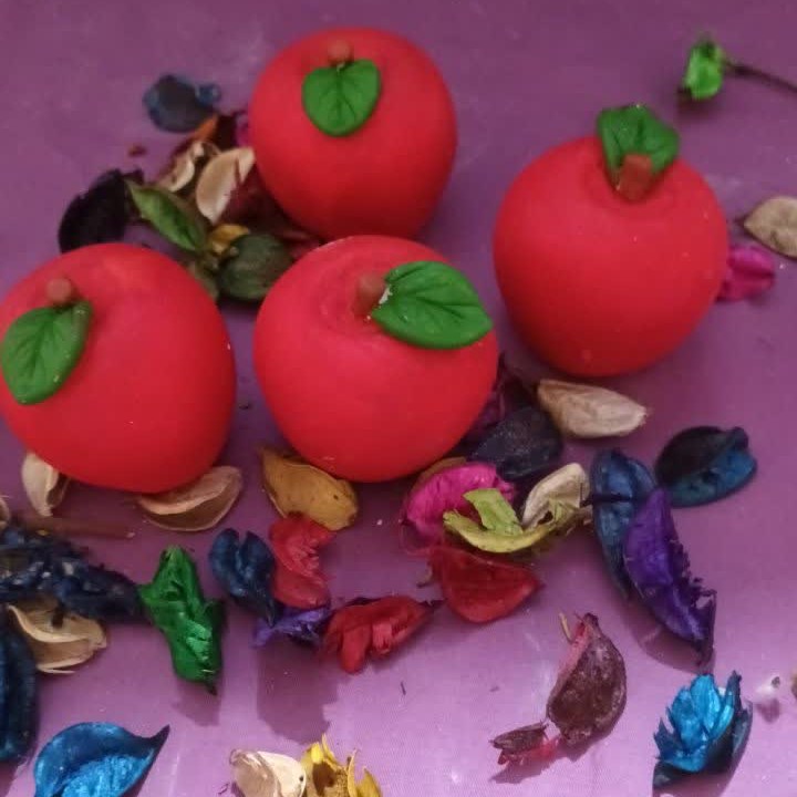   سیب قرمز   هفت سین                                                        