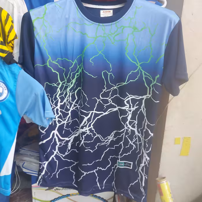 پیراهن و شورت ورزشی با کیفیت طرح جدید