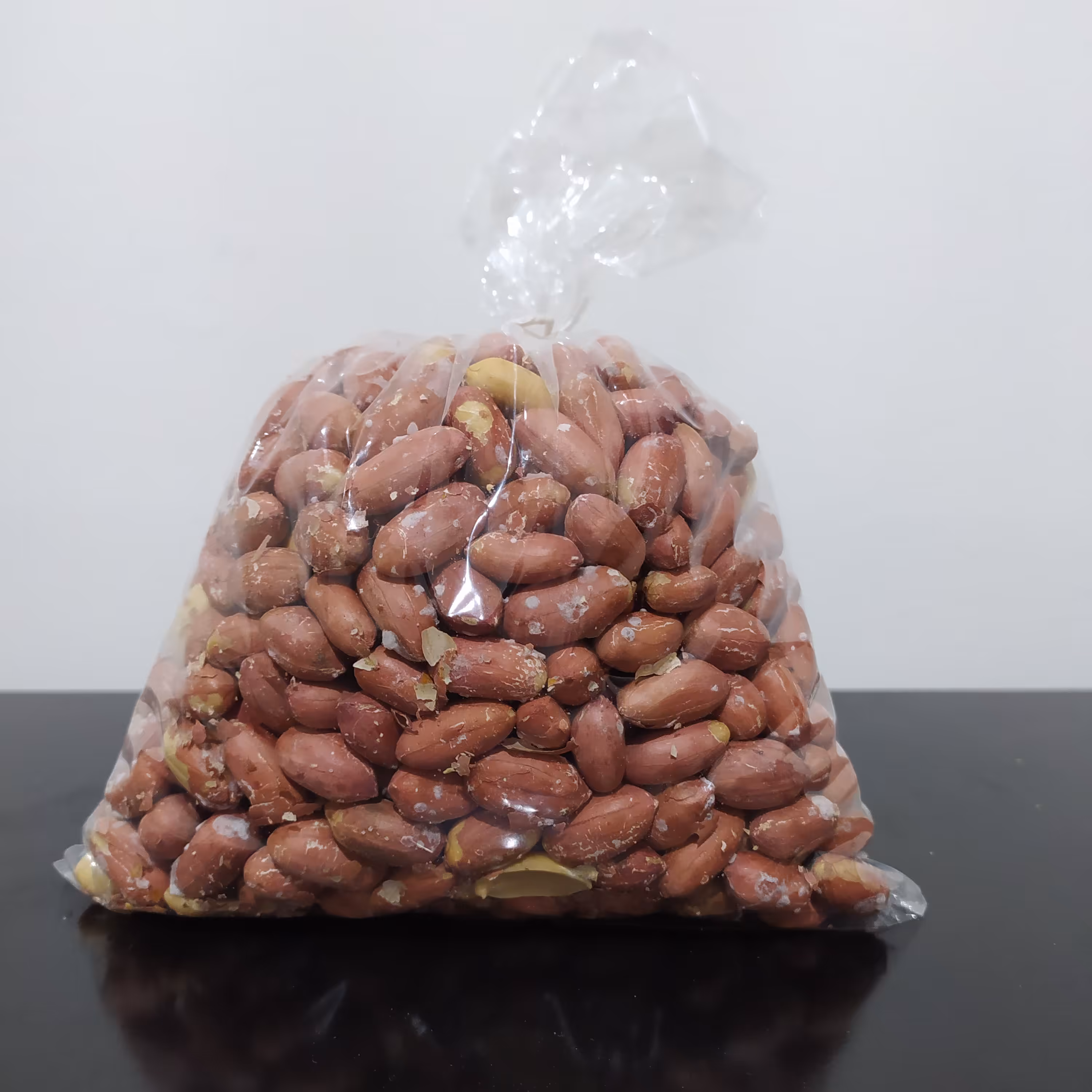 بادام زمینی ترد و تازه آستانه اشرفیه (بسته نیم کیلویی)