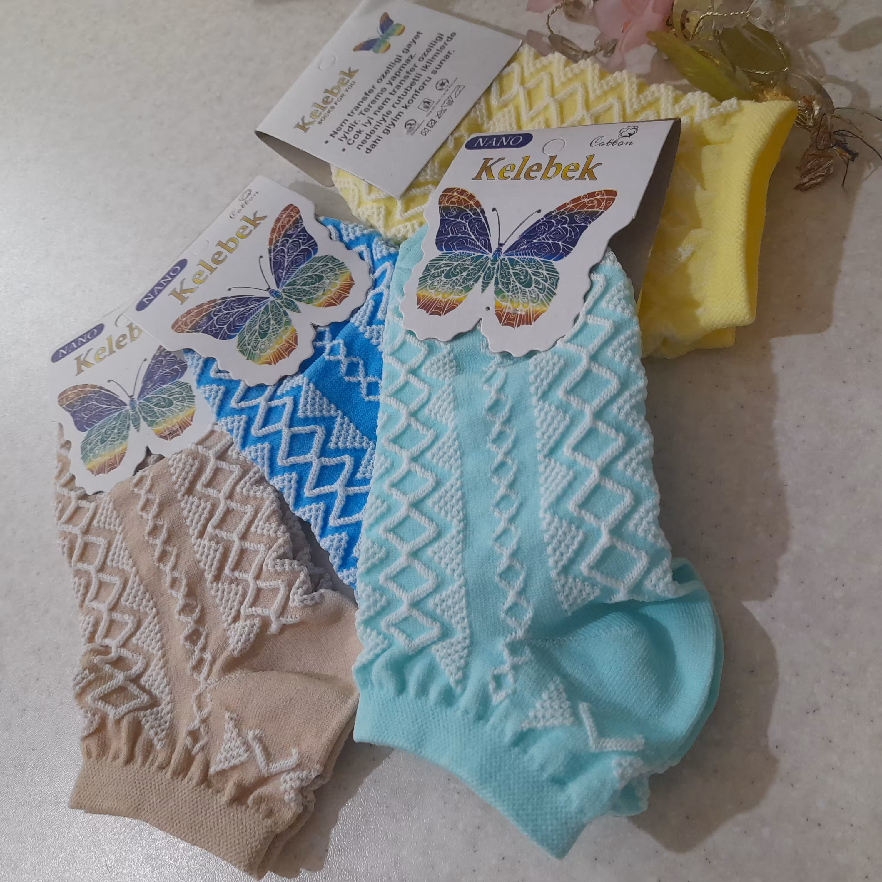 جوراب  زنانه و دخترانه ی نخی زیبای  مچی 