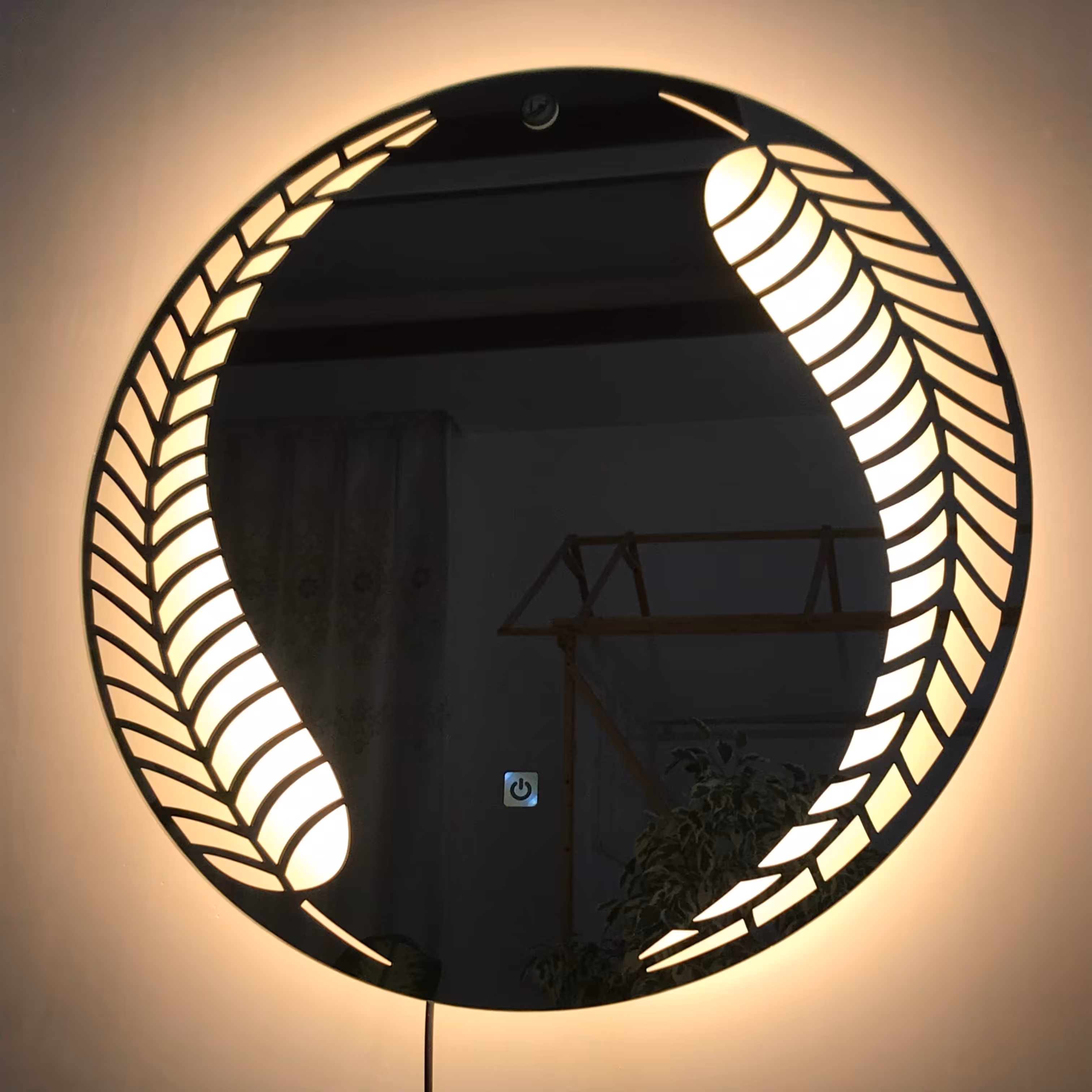 آینه بک لایت نورا . طرح پر . مجهز به سنسور لمسی 12 ولت . قطر 70 سانت