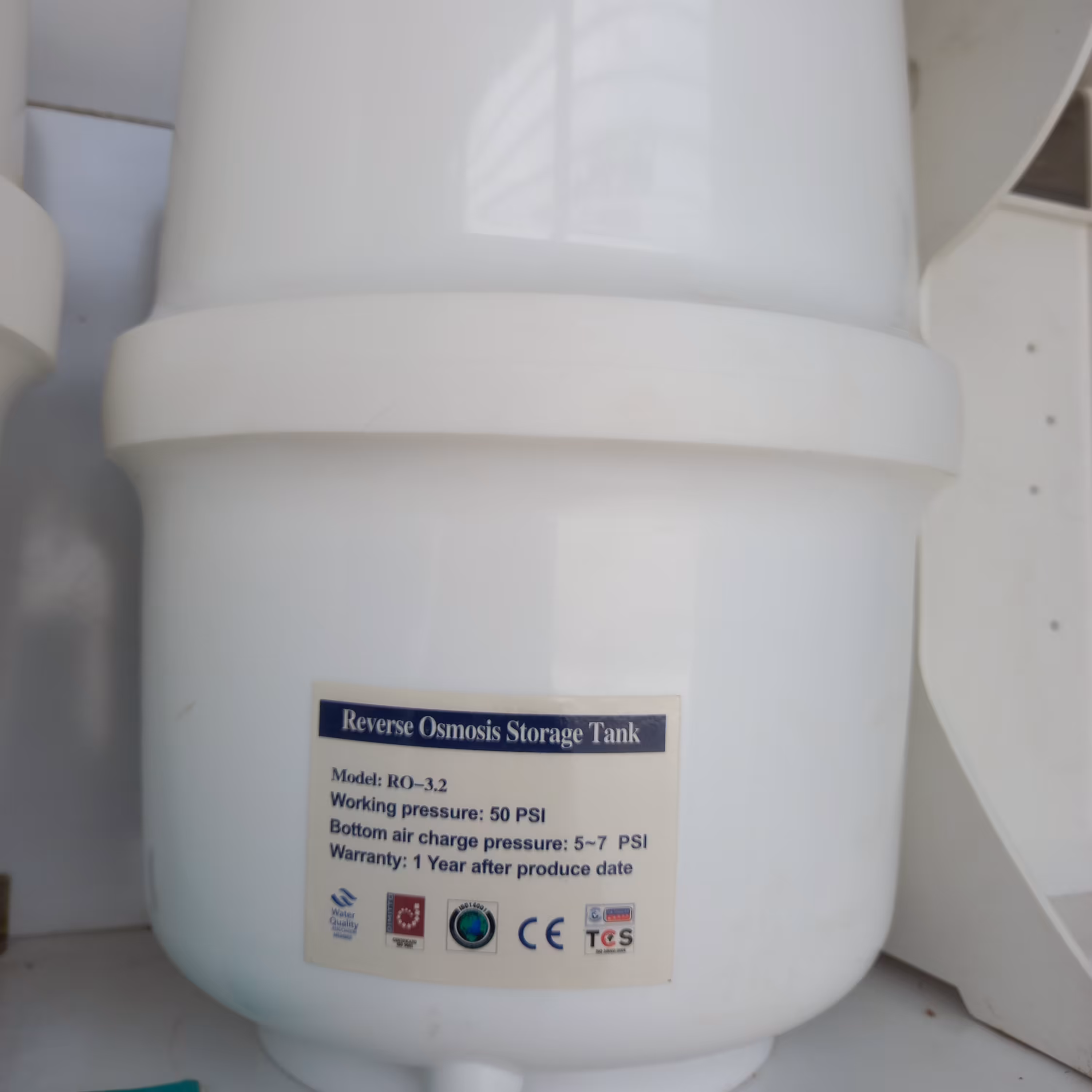 مخزن3.2 گالن (نمونه وارداتی)دستگاه تصفیه آب به همراه شیر (ارسال رایگان).