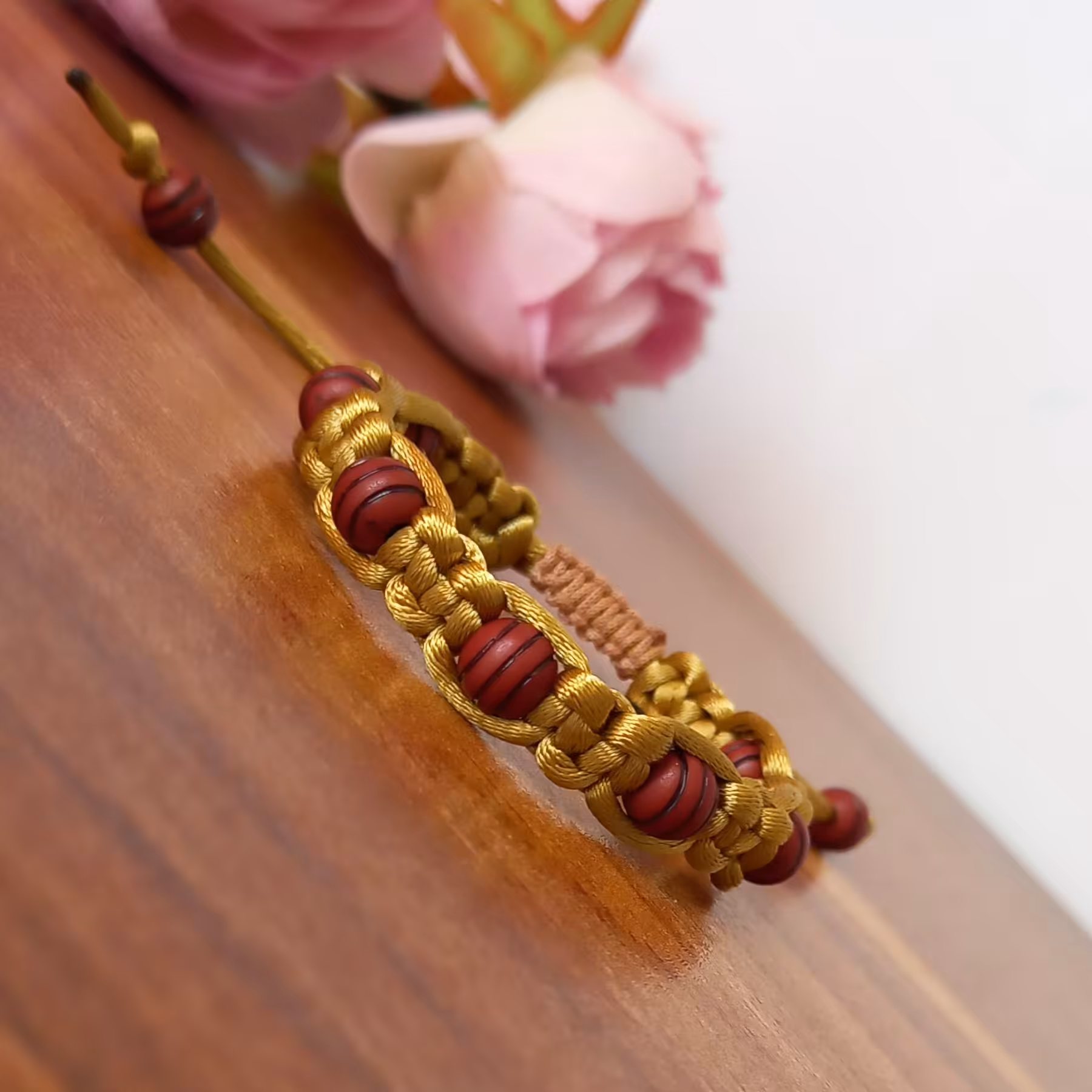 دستبند بافت اسپرت زیتونی 