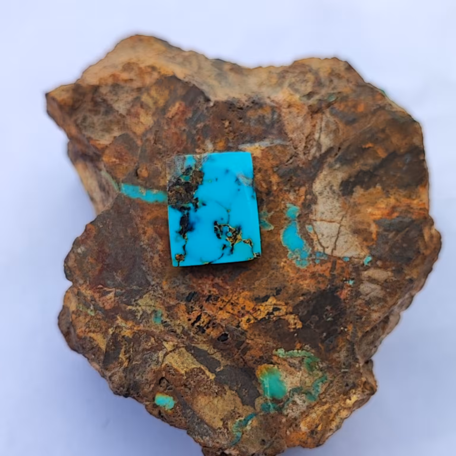 نگین فیروزه اصل نیشابور با تراش چهارگوش