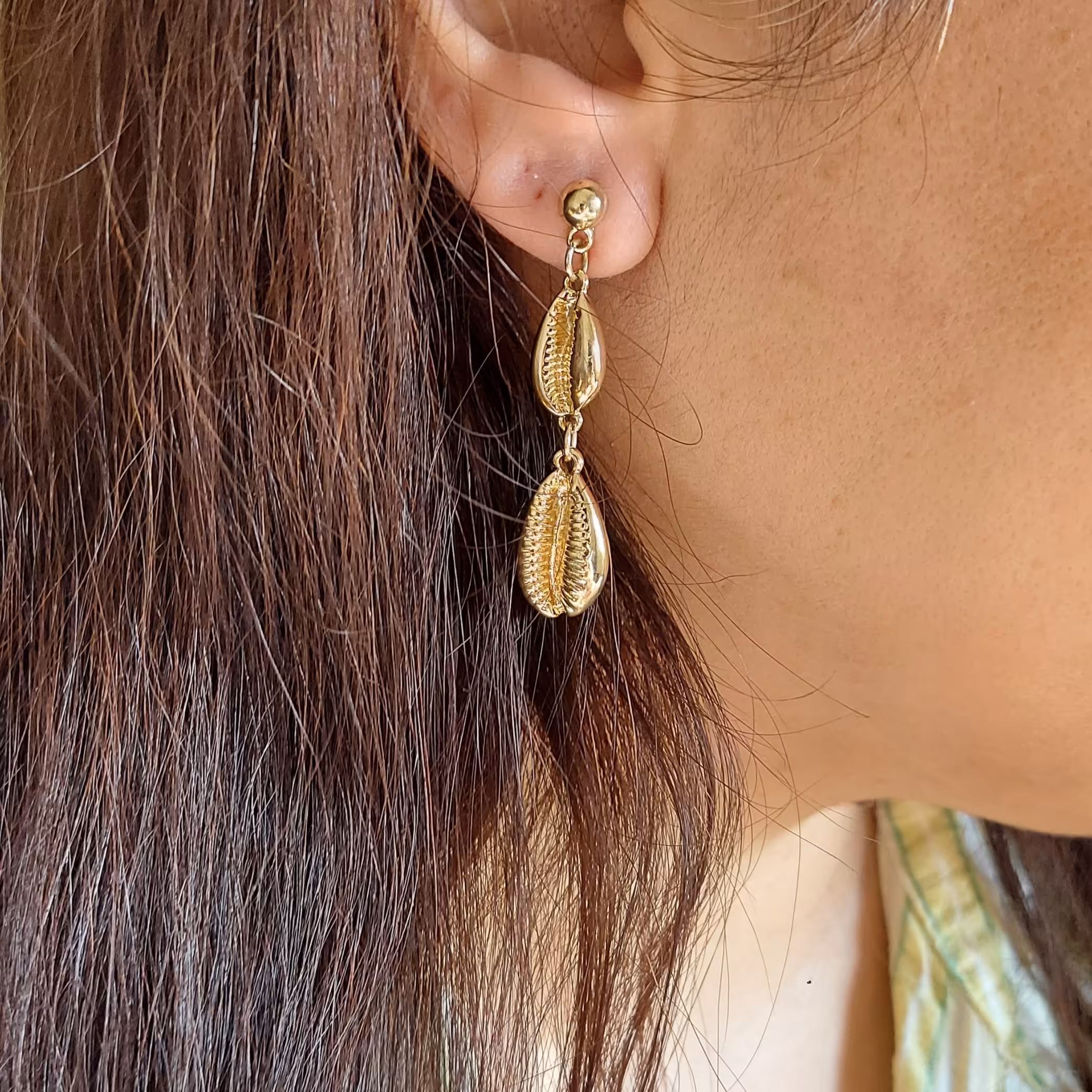 گوشواره  اویز  گوشواره صدف طلایی رنگ وارداتی