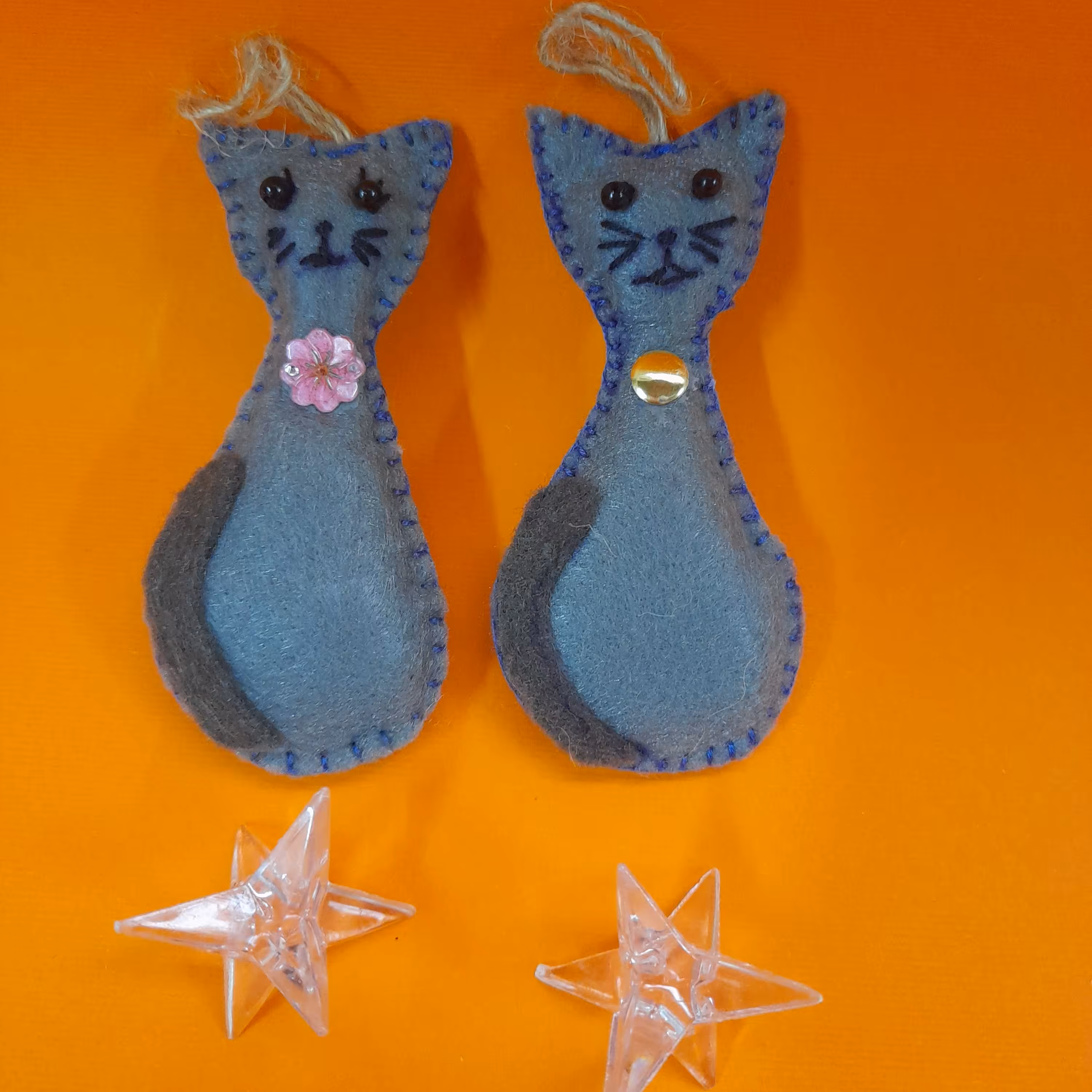 آویزگربه نمدی 