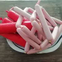 سوسیس و کالباس خانگی آرتا، تهیه شده از گوشت خالص سینه مرغ و ادویه های مختلف، بدون مواد نگه دارنده و ژلاتین