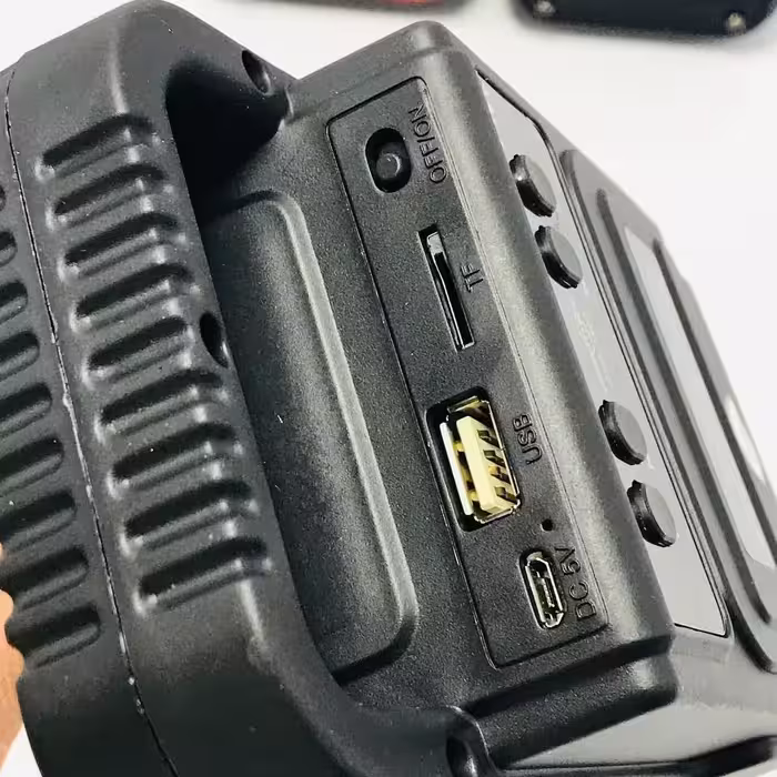 اسپیکر 3 اینچ کیفیت صدای عالی بلوتوث رم فلش وزن مناسب برای حمل 